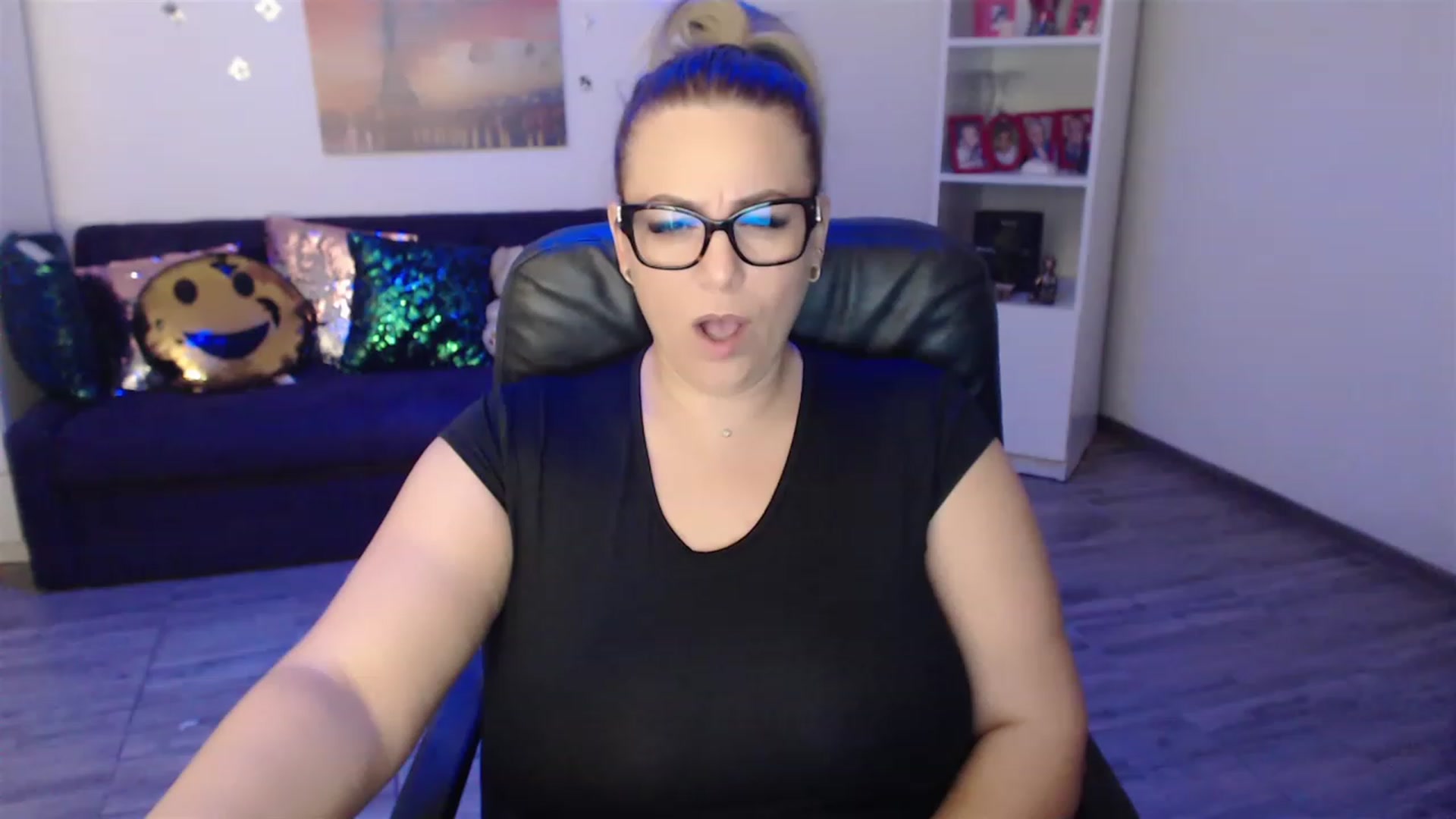 Gallery image thumbnail from A_baby_Boo's myfreecams stream on, 01/06/2023, 20:21 image 12 of 20