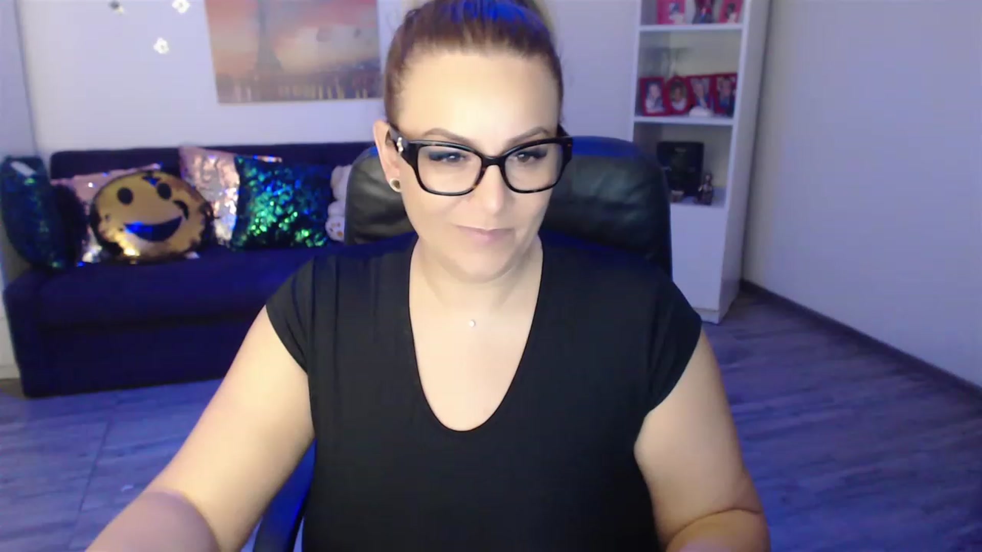Gallery image thumbnail from A_baby_Boo's myfreecams stream on, 01/06/2023, 20:21 image 17 of 20