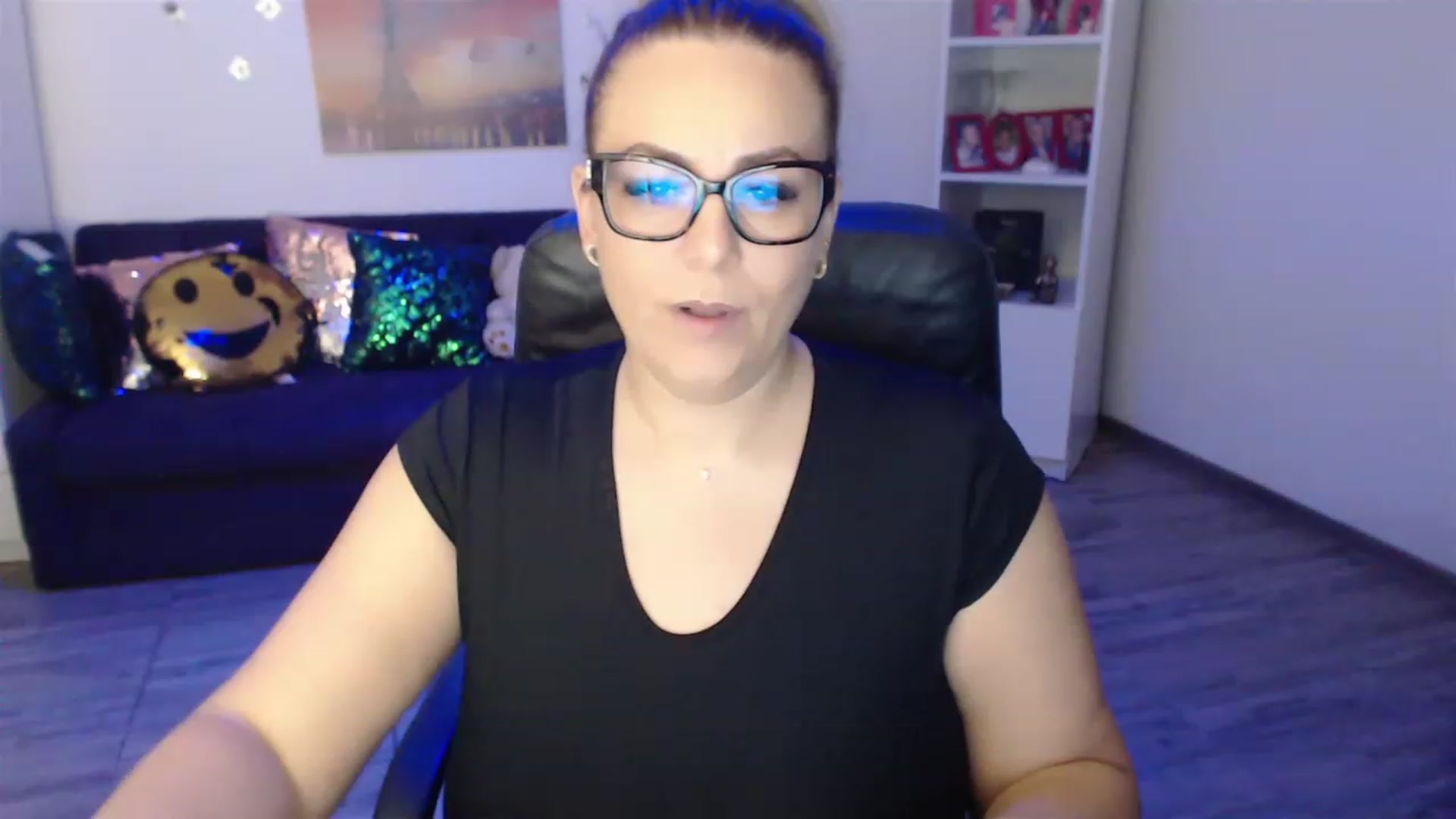 Gallery image thumbnail from A_baby_Boo's myfreecams stream on, 01/06/2023, 20:21 image 18 of 20
