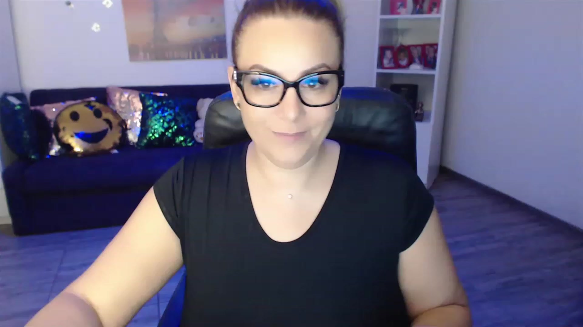 Gallery image thumbnail from A_baby_Boo's myfreecams stream on, 01/06/2023, 20:21 image 6 of 20