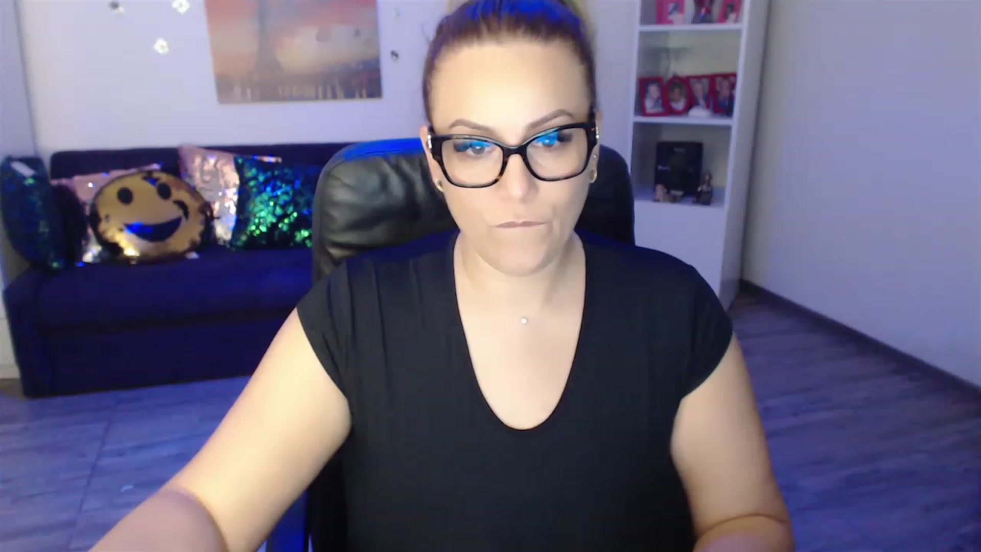 Gallery image thumbnail from A_baby_Boo's myfreecams stream on, 01/06/2023, 20:21 image 16 of 20