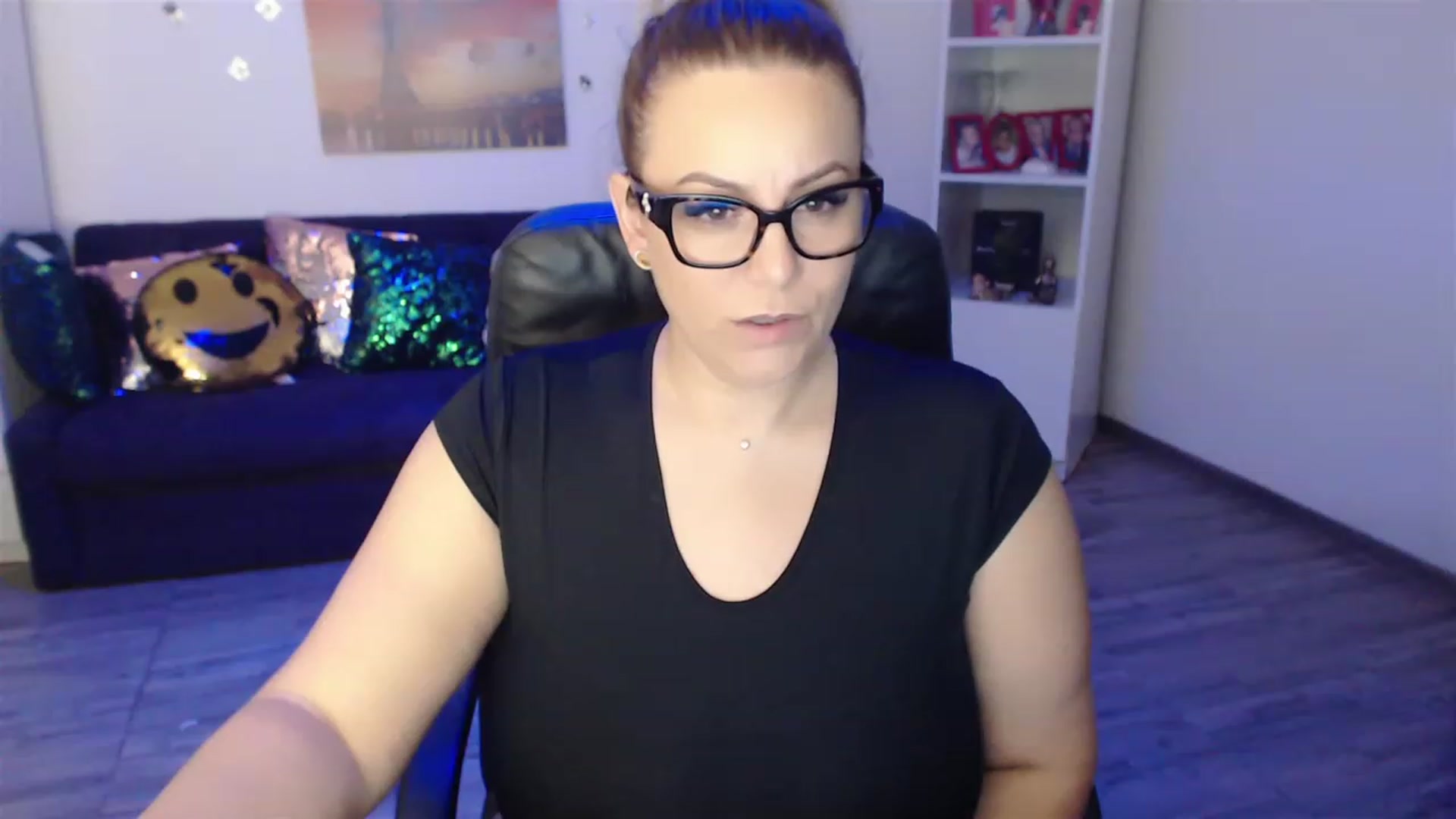 Gallery image thumbnail from A_baby_Boo's myfreecams stream on, 01/06/2023, 20:21 image 14 of 20