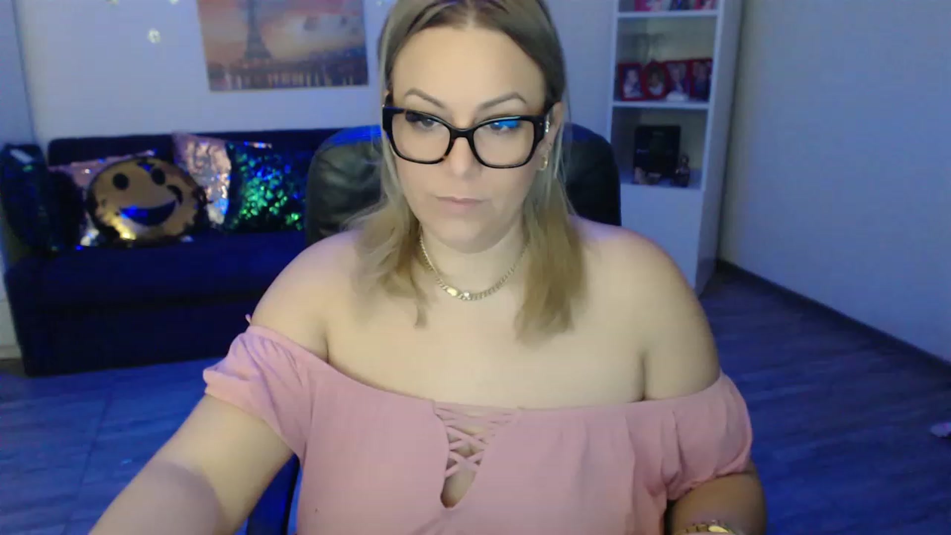 Gallery image thumbnail from A_baby_Boo's myfreecams stream on, 01/08/2023, 20:21 image 14 of 20