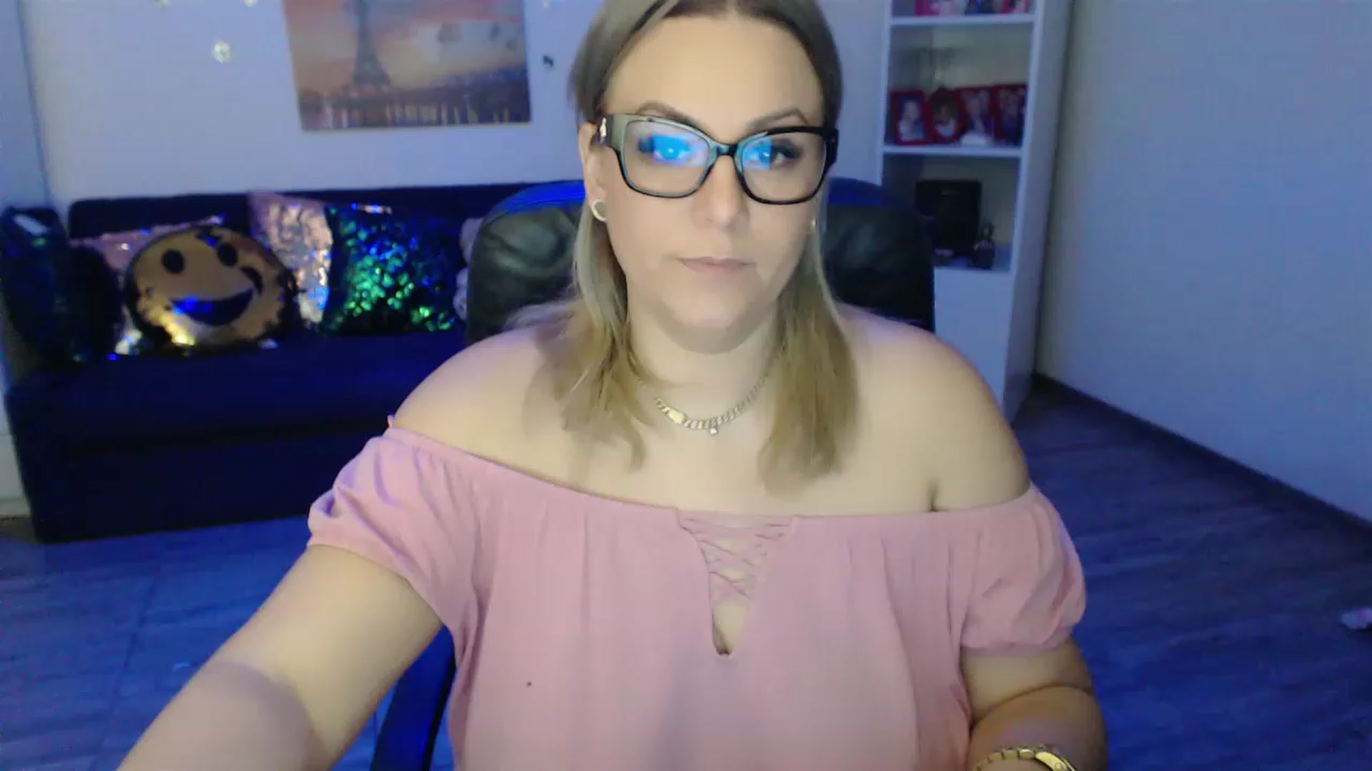 Gallery image thumbnail from A_baby_Boo's myfreecams stream on, 01/08/2023, 20:21 image 19 of 20