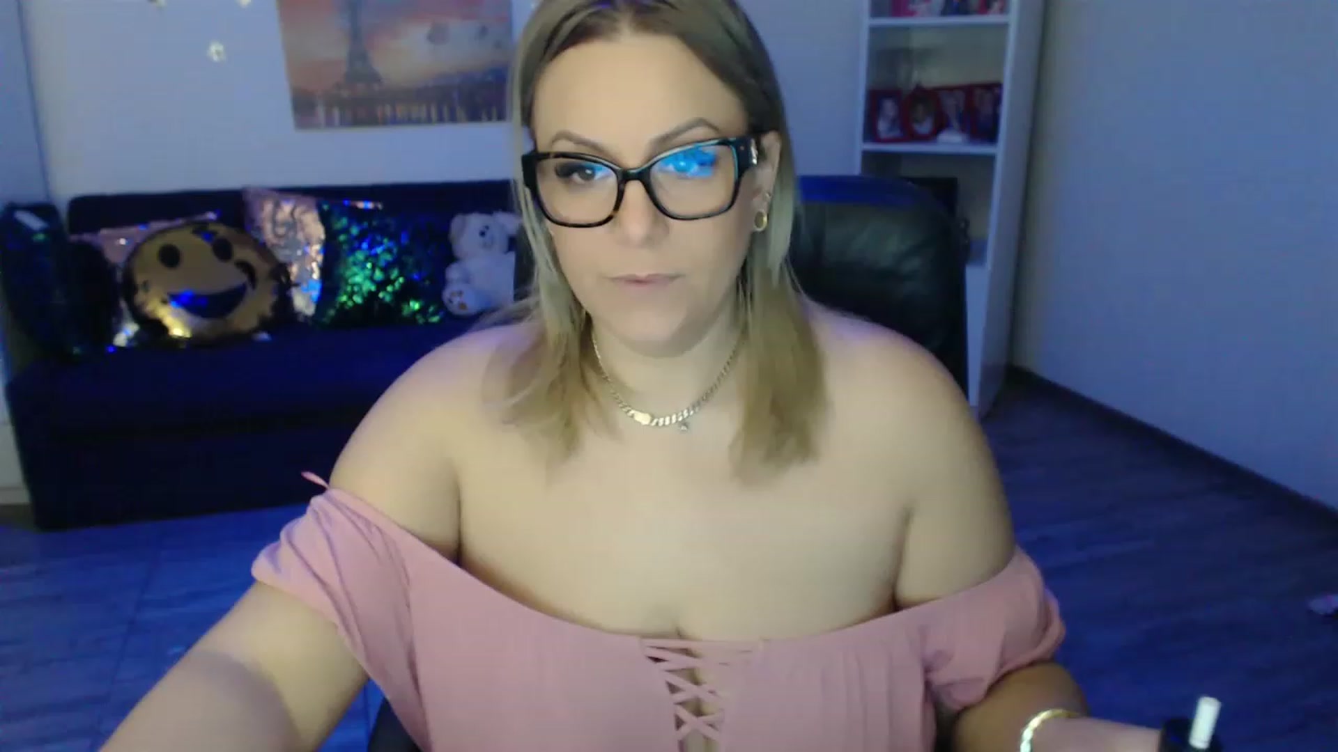 Gallery image thumbnail from A_baby_Boo's myfreecams stream on, 01/08/2023, 20:21 image 6 of 20