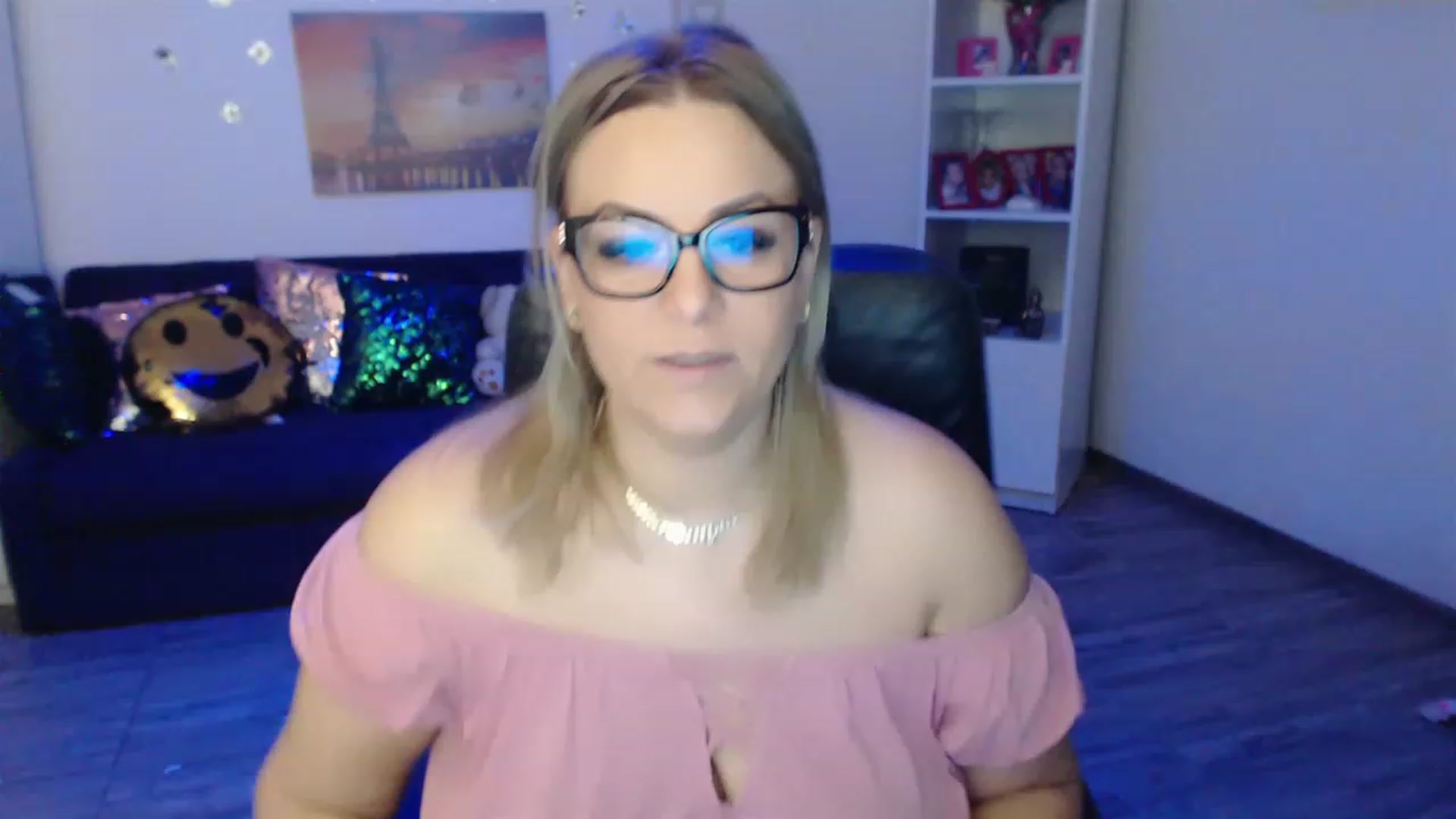 Gallery image thumbnail from A_baby_Boo's myfreecams stream on, 01/08/2023, 20:21 image 2 of 20