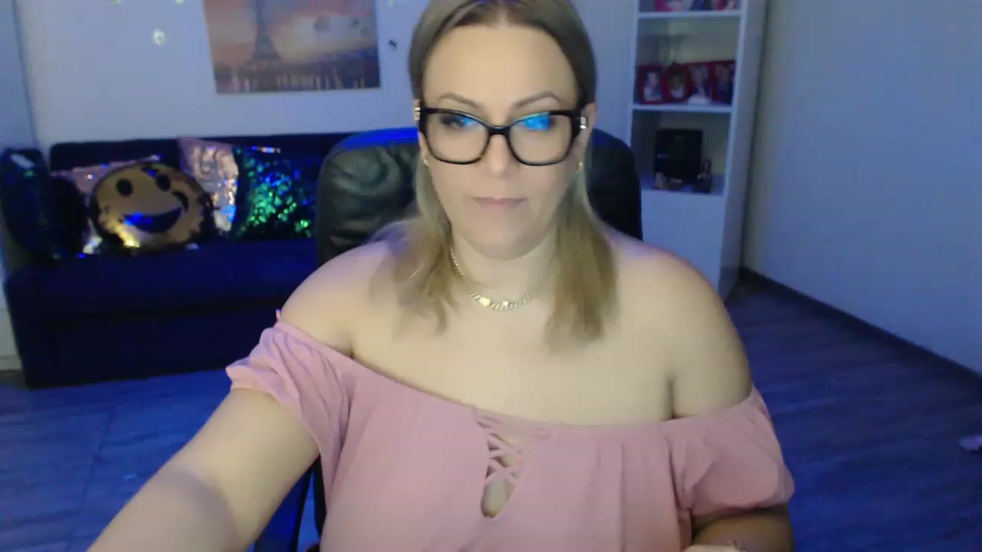 Gallery image thumbnail from A_baby_Boo's myfreecams stream on, 01/08/2023, 20:21 image 17 of 20