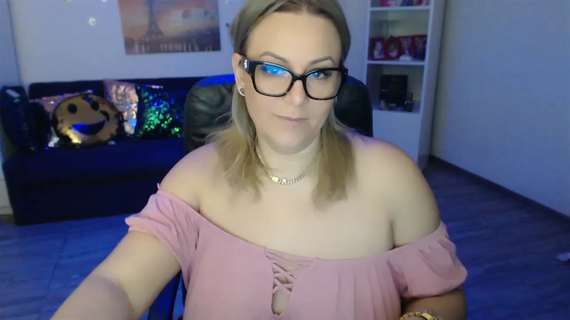 Gallery image thumbnail from A_baby_Boo's myfreecams stream on, 01/08/2023, 20:21 image 15 of 20