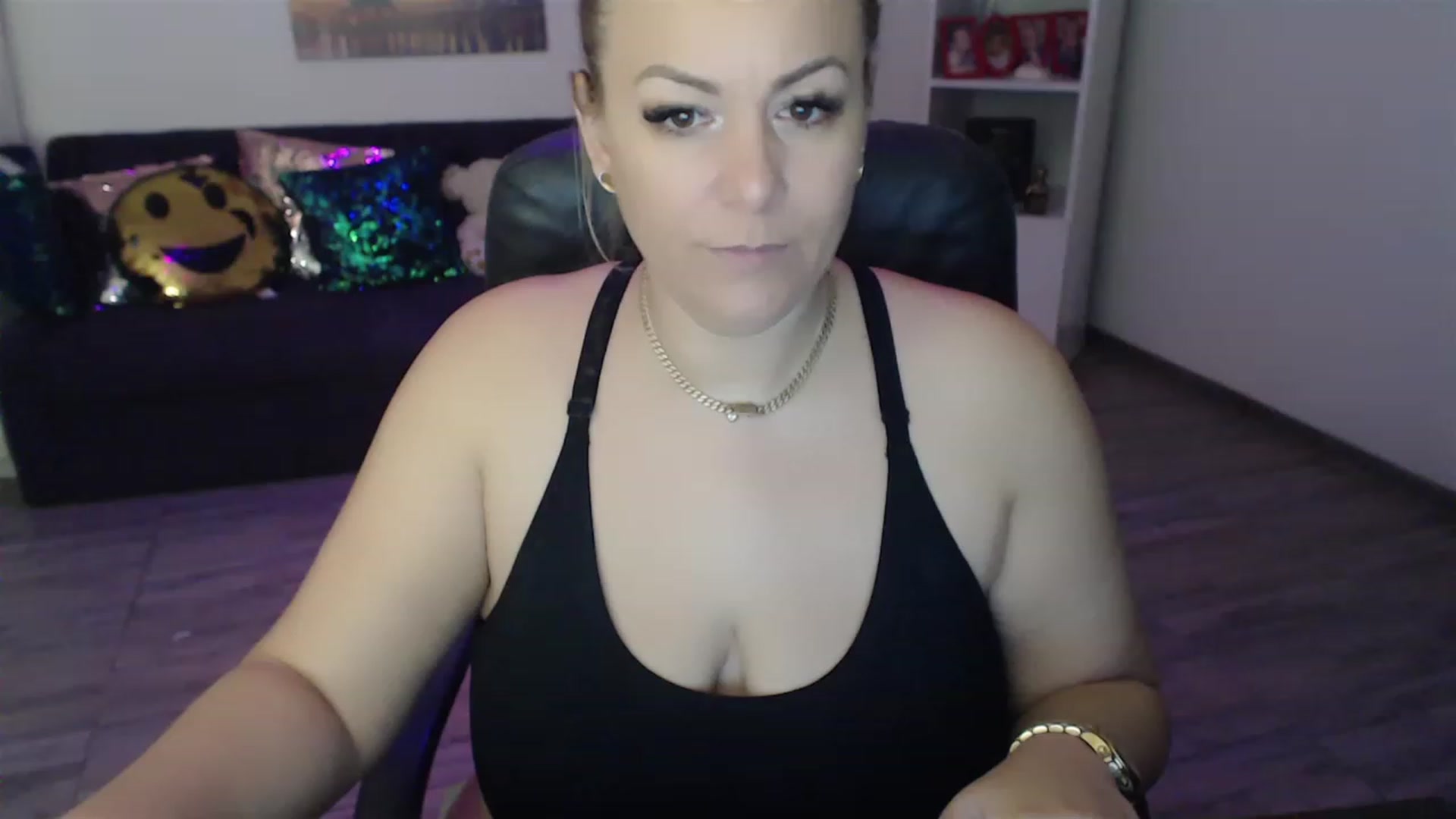 Gallery image thumbnail from A_baby_Boo's myfreecams stream on, 01/12/2023, 13:36 image 20 of 20