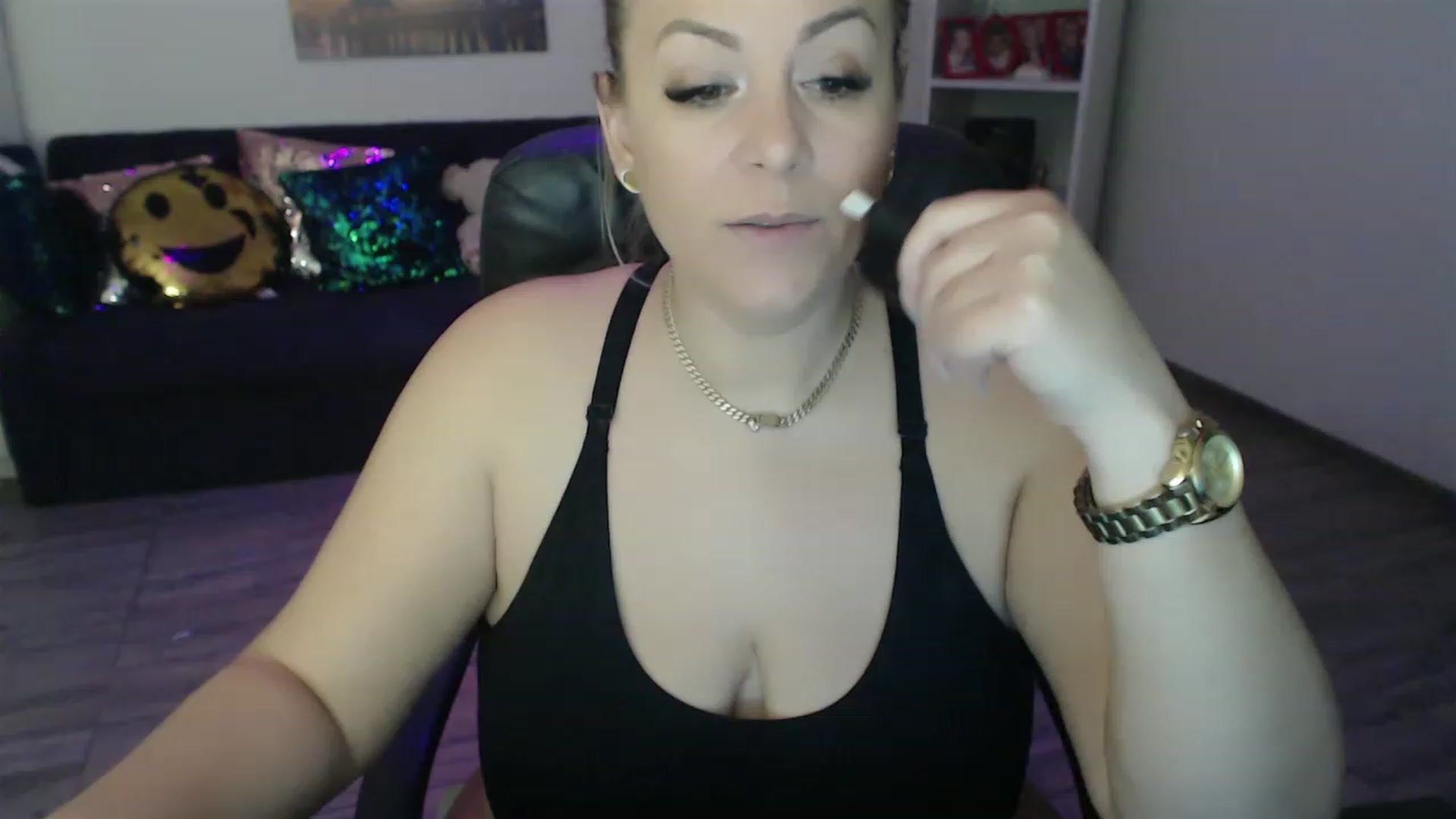 Gallery image thumbnail from A_baby_Boo's myfreecams stream on, 01/12/2023, 13:36 image 15 of 20