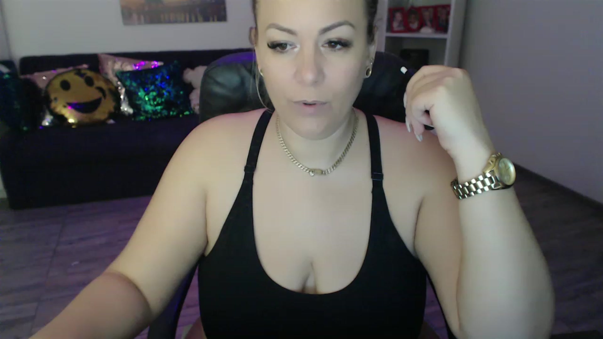 Gallery image thumbnail from A_baby_Boo's myfreecams stream on, 01/12/2023, 13:36 image 14 of 20