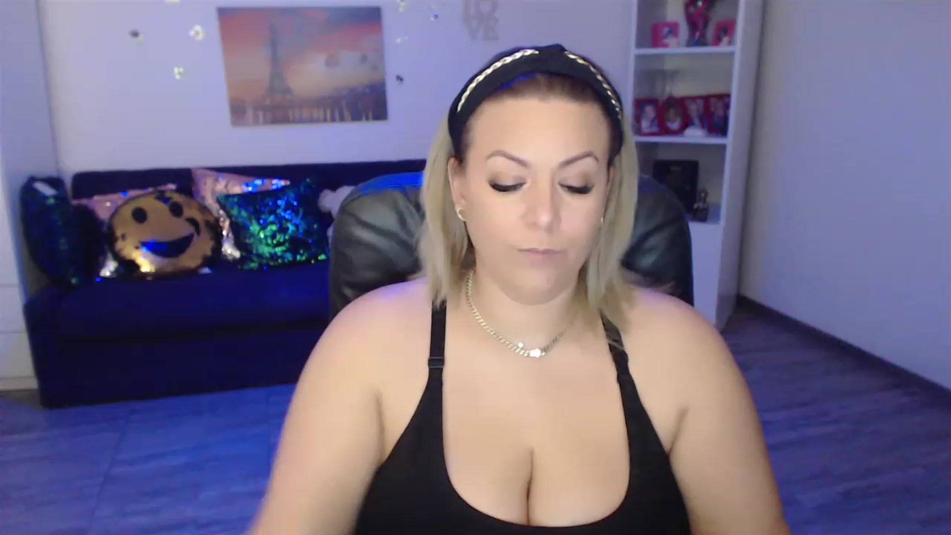 Gallery image thumbnail from A_baby_Boo's myfreecams stream on, 01/12/2023, 21:29 image 4 of 20