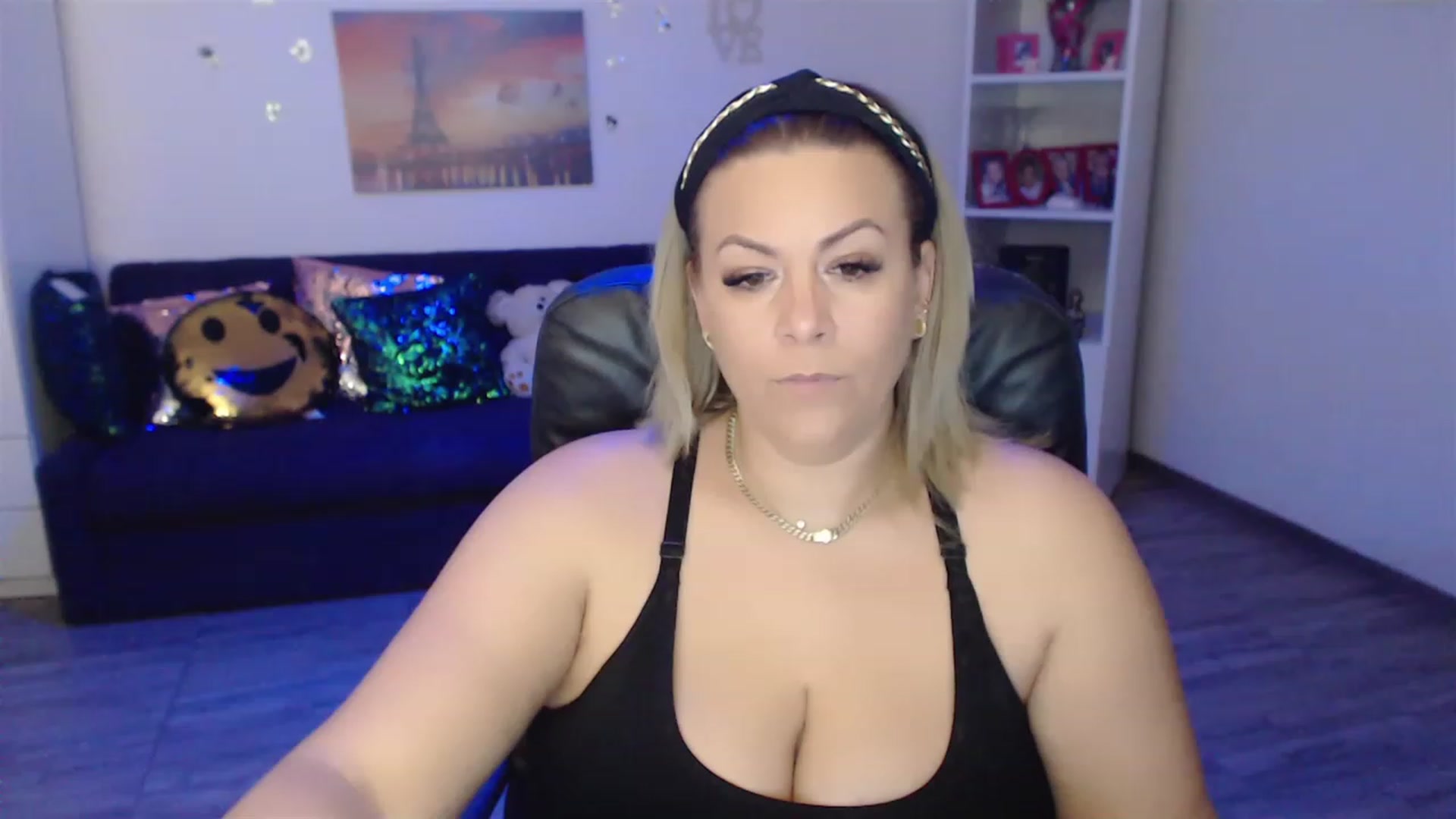 Gallery image thumbnail from A_baby_Boo's myfreecams stream on, 01/12/2023, 21:29 image 8 of 20