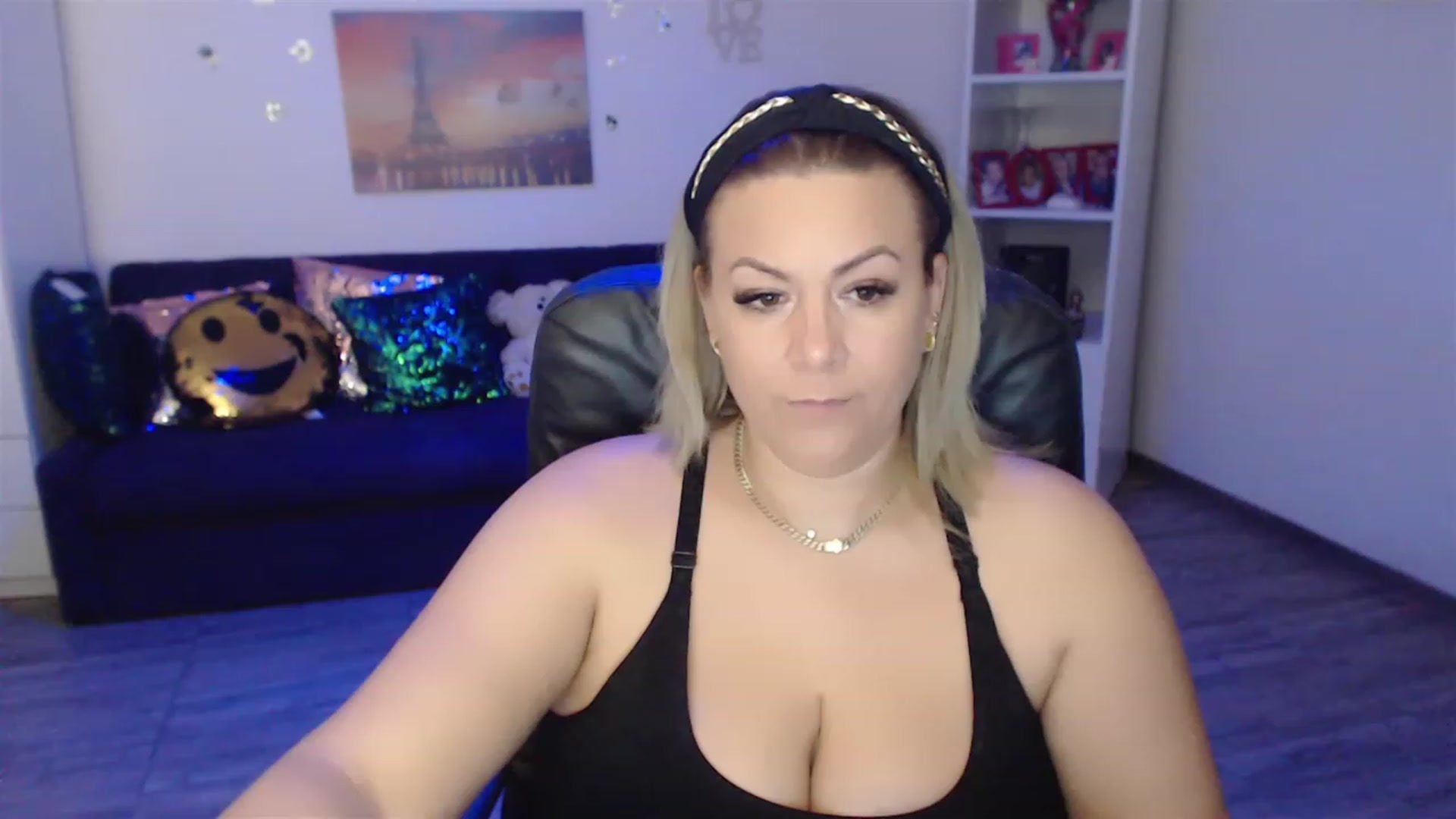 Gallery image thumbnail from A_baby_Boo's myfreecams stream on, 01/12/2023, 21:29 image 17 of 20