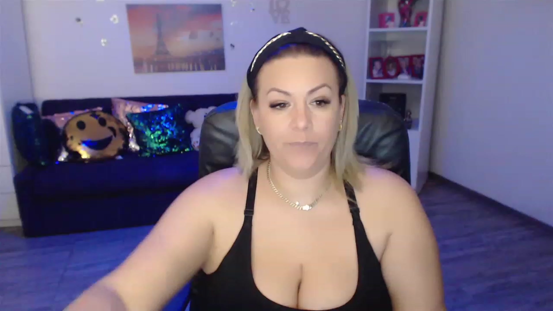 Gallery image thumbnail from A_baby_Boo's myfreecams stream on, 01/12/2023, 21:29 image 12 of 20