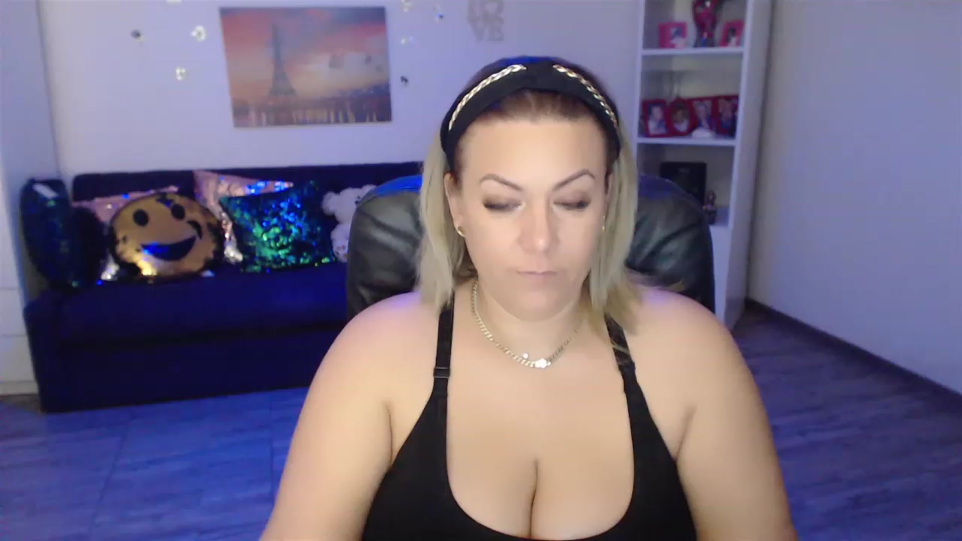 Gallery image thumbnail from A_baby_Boo's myfreecams stream on, 01/12/2023, 21:29 image 15 of 20