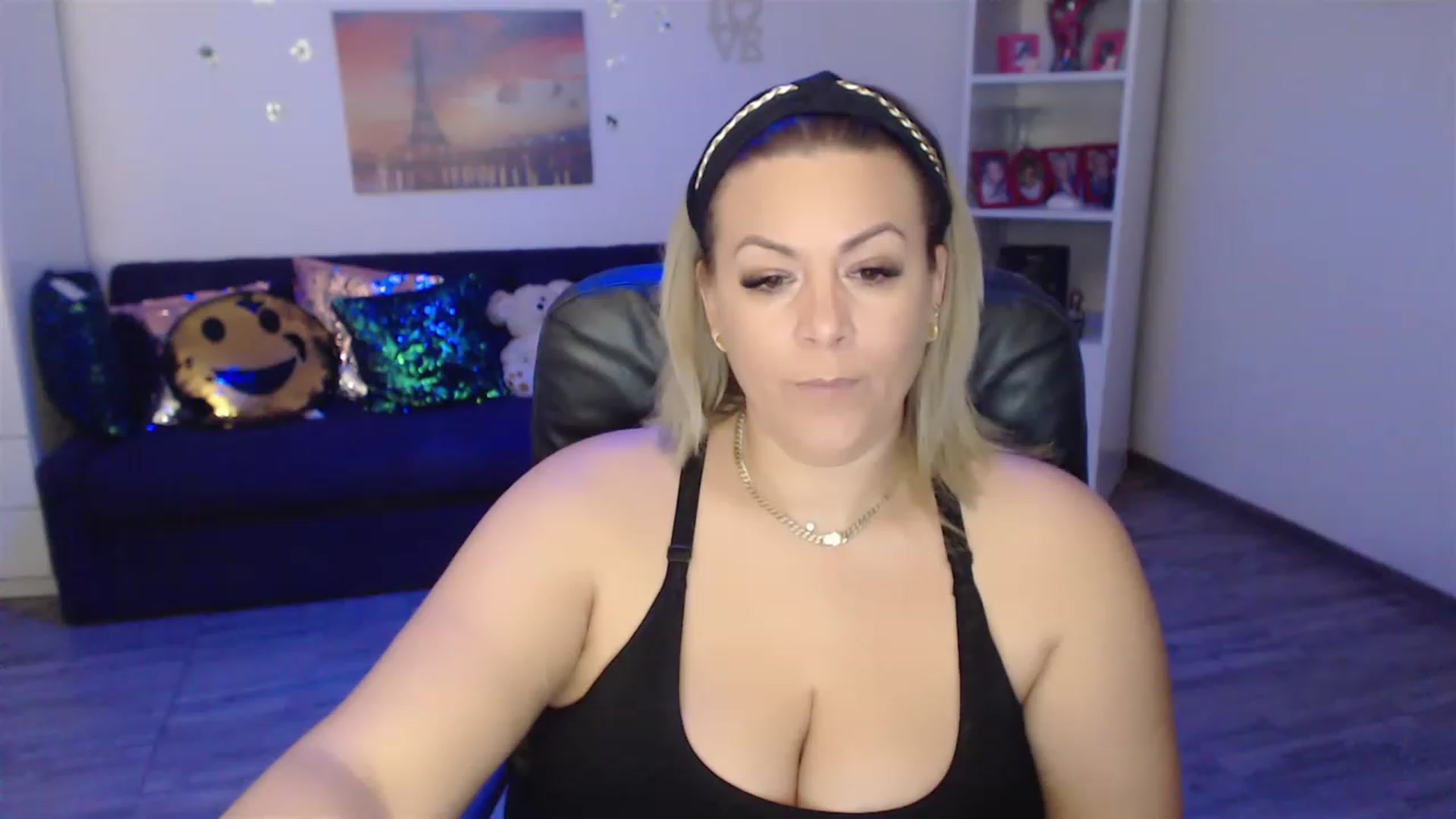 Gallery image thumbnail from A_baby_Boo's myfreecams stream on, 01/12/2023, 21:29 image 11 of 20