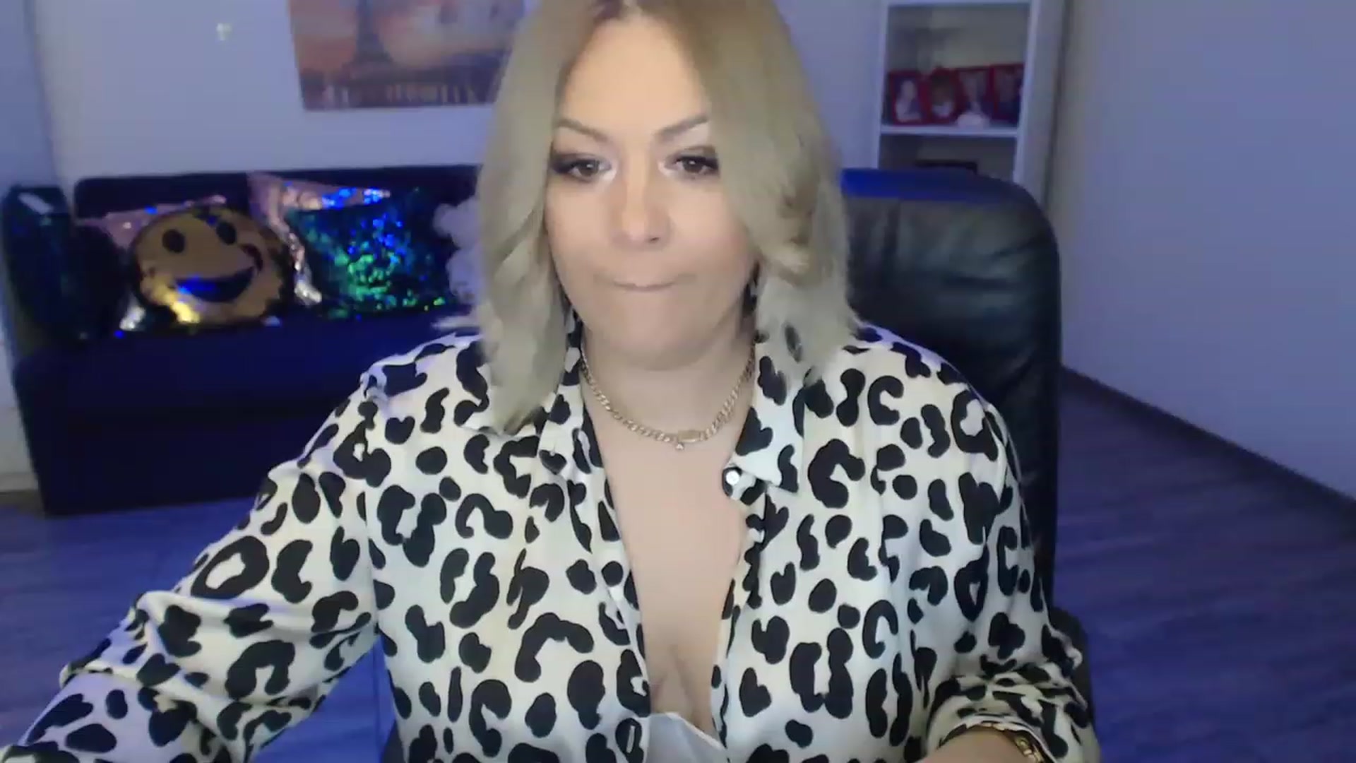 Gallery image thumbnail from A_baby_Boo's myfreecams stream on, 01/15/2023, 17:01 image 15 of 20