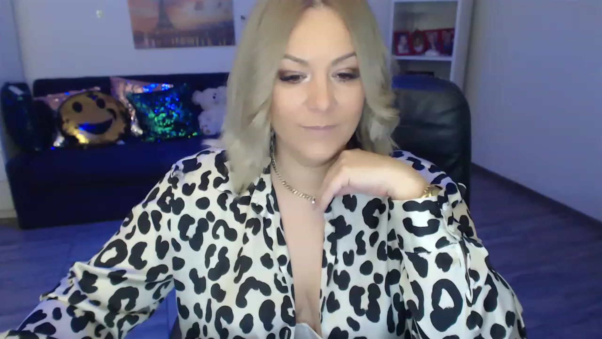 Gallery image thumbnail from A_baby_Boo's myfreecams stream on, 01/15/2023, 17:01 image 17 of 20