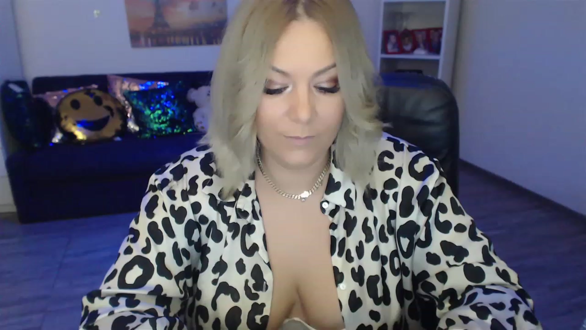 Gallery image thumbnail from A_baby_Boo's myfreecams stream on, 01/15/2023, 17:01 image 9 of 20