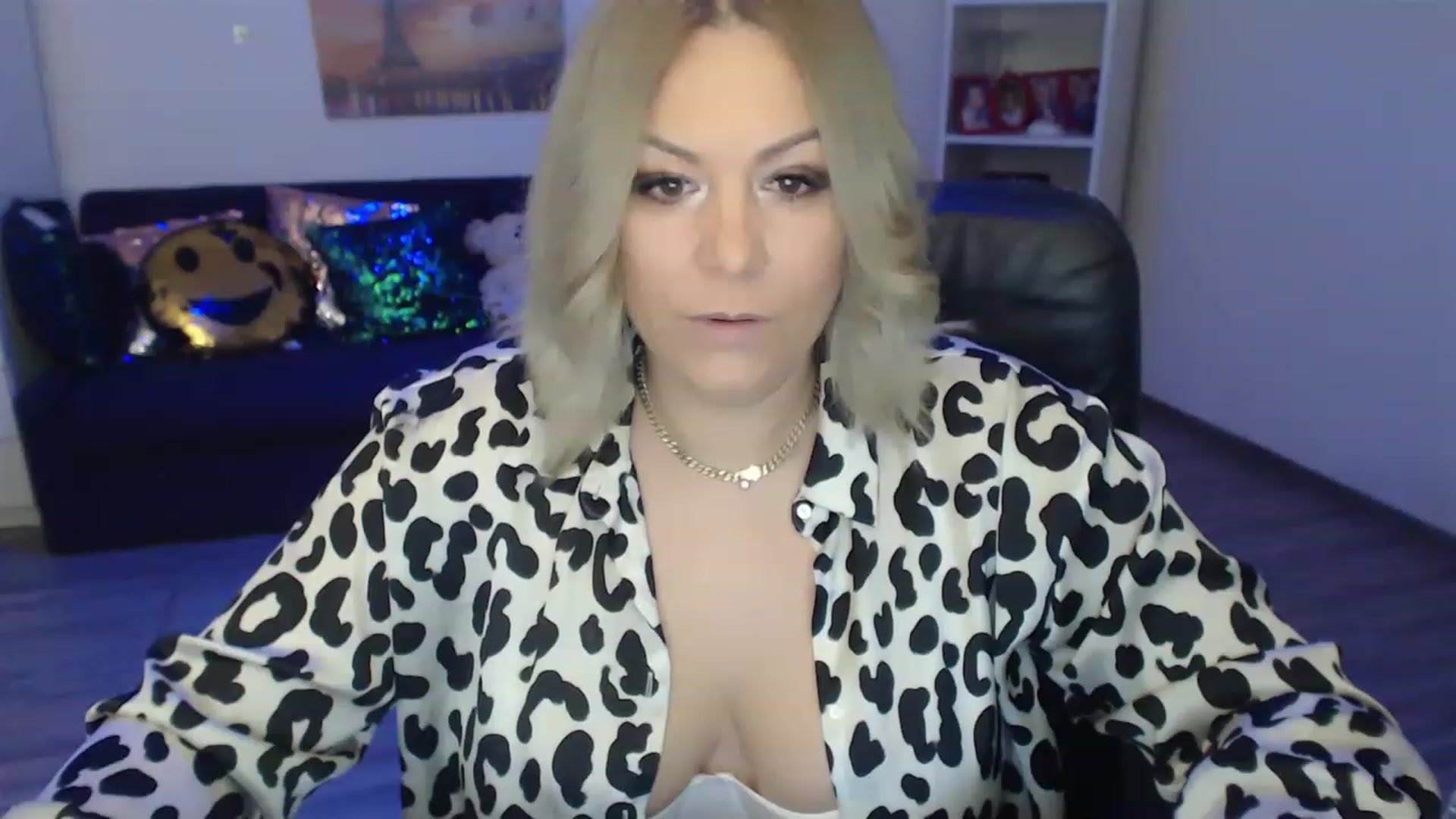 Gallery image thumbnail from A_baby_Boo's myfreecams stream on, 01/15/2023, 17:01 image 6 of 20