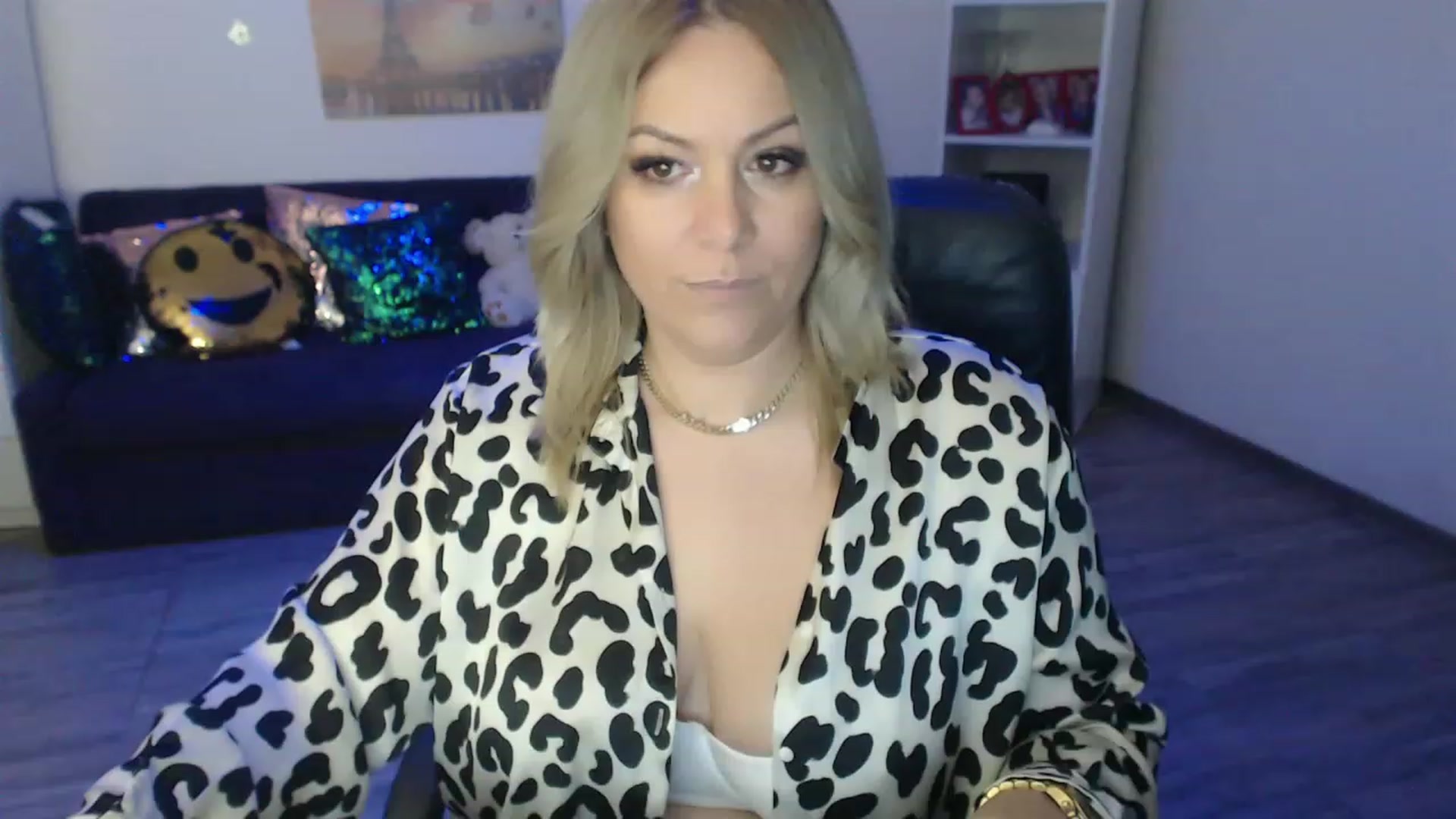 Gallery image thumbnail from A_baby_Boo's myfreecams stream on, 01/15/2023, 22:52 image 18 of 20