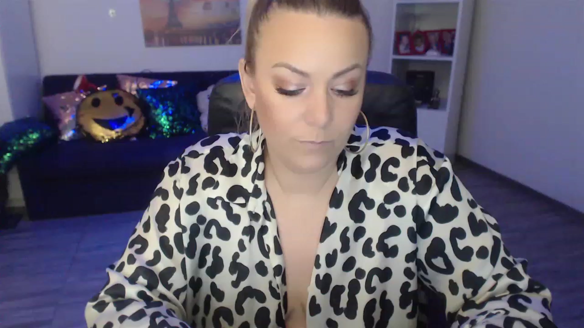 Gallery image thumbnail from A_baby_Boo's myfreecams stream on, 01/25/2023, 17:46 image 11 of 20