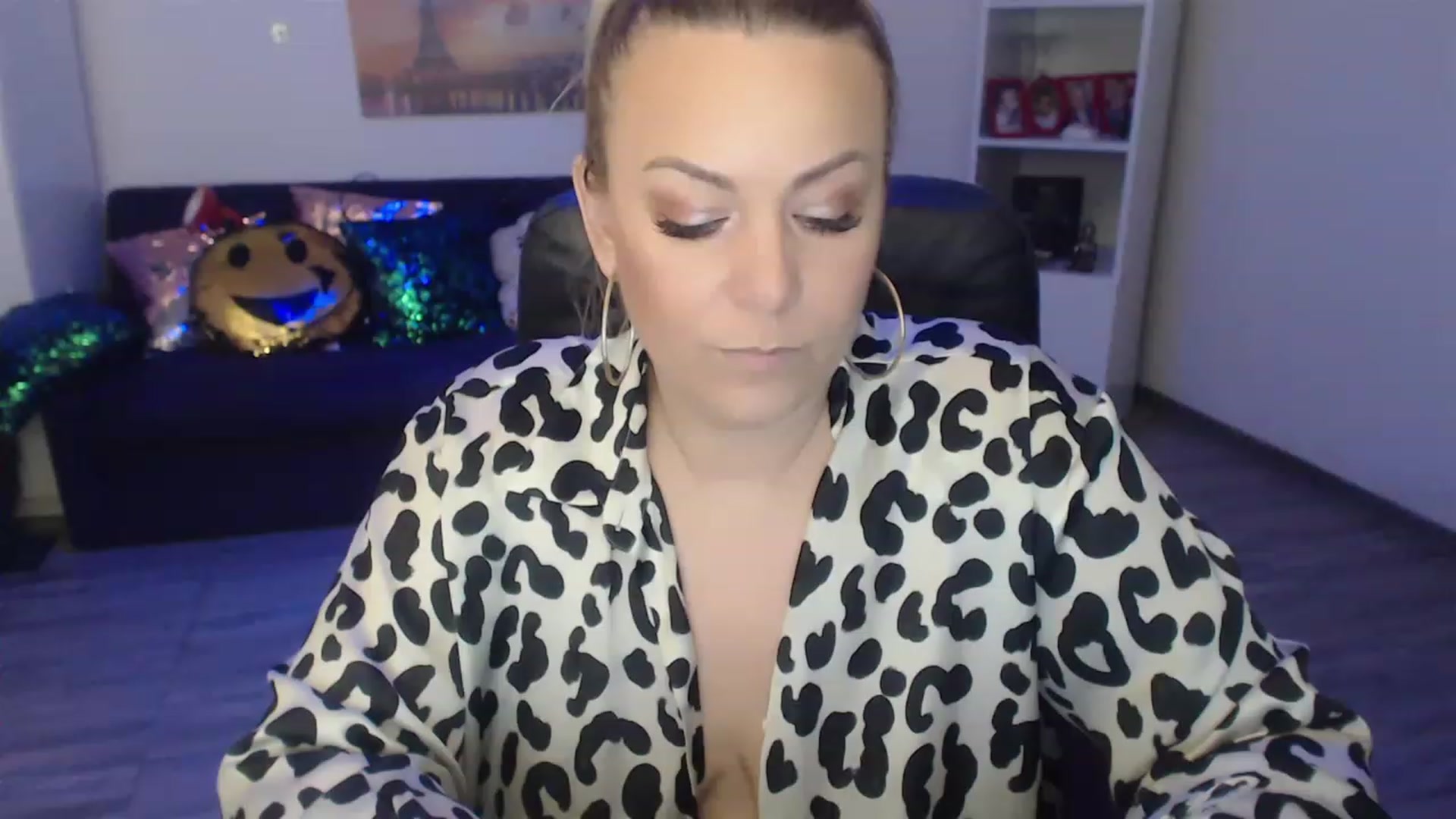 Gallery image thumbnail from A_baby_Boo's myfreecams stream on, 01/25/2023, 17:46 image 14 of 20