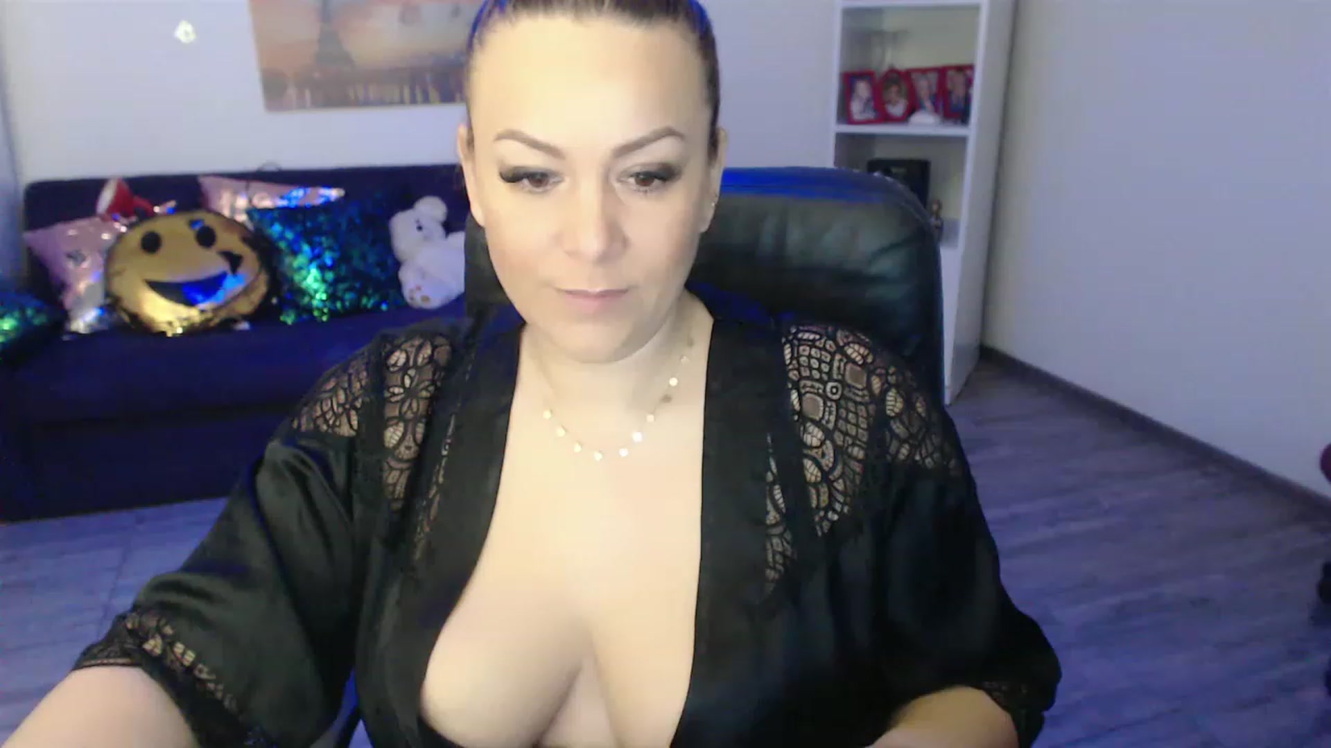 Gallery image thumbnail from A_baby_Boo's myfreecams stream on, 01/27/2023, 21:18 image 5 of 20