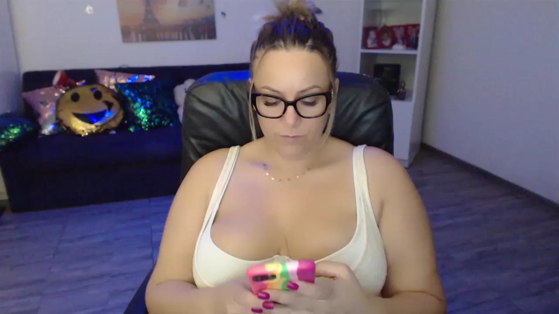 Gallery image thumbnail from A_baby_Boo's myfreecams stream on, 02/05/2023, 22:54 image 7 of 20
