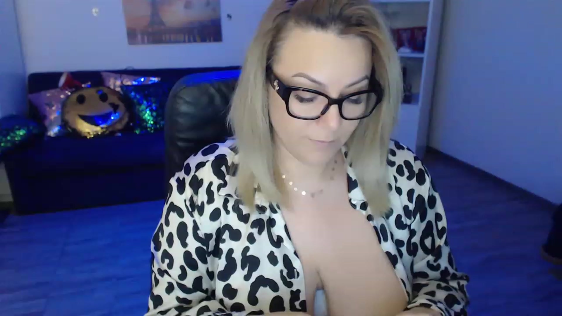 Gallery image thumbnail from A_baby_Boo's myfreecams stream on, 02/06/2023, 14:47 image 5 of 20