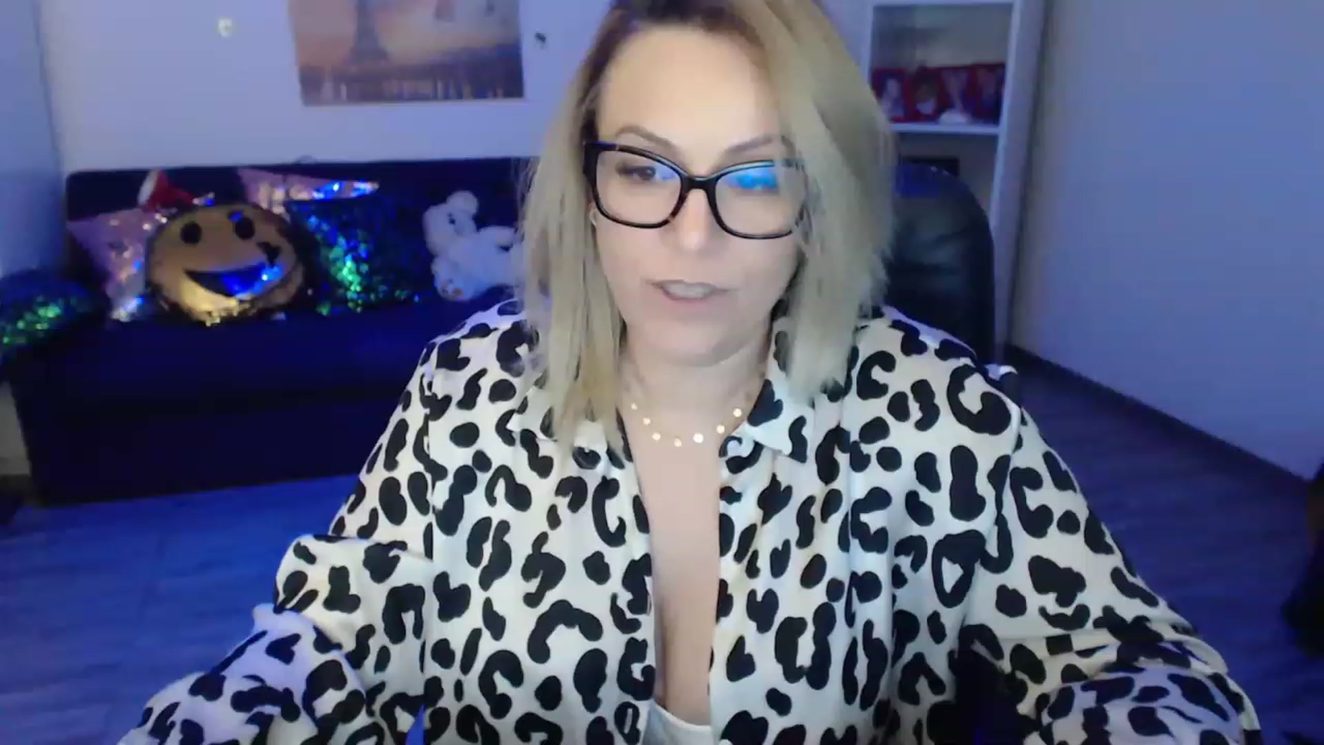 Gallery image thumbnail from A_baby_Boo's myfreecams stream on, 02/06/2023, 15:54 image 13 of 20