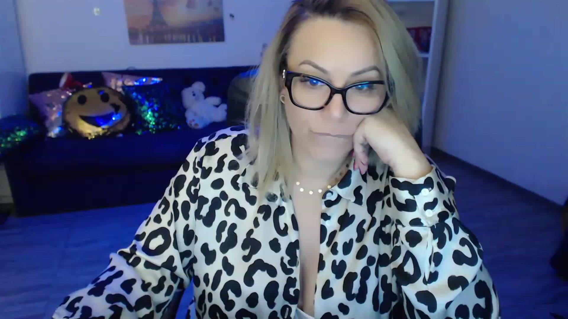 Gallery image thumbnail from A_baby_Boo's myfreecams stream on, 02/06/2023, 15:54 image 12 of 20
