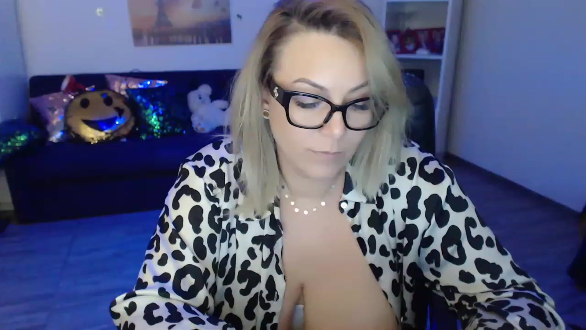 Gallery image thumbnail from A_baby_Boo's myfreecams stream on, 02/06/2023, 15:54 image 10 of 20