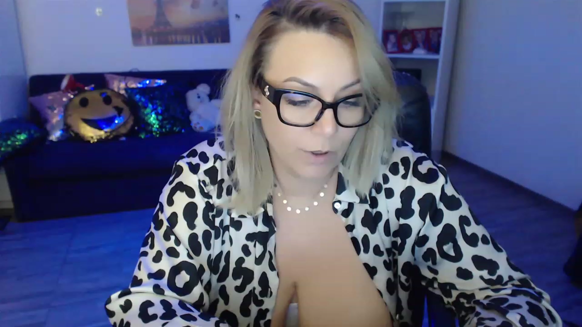 Gallery image thumbnail from A_baby_Boo's myfreecams stream on, 02/06/2023, 15:54 image 7 of 20