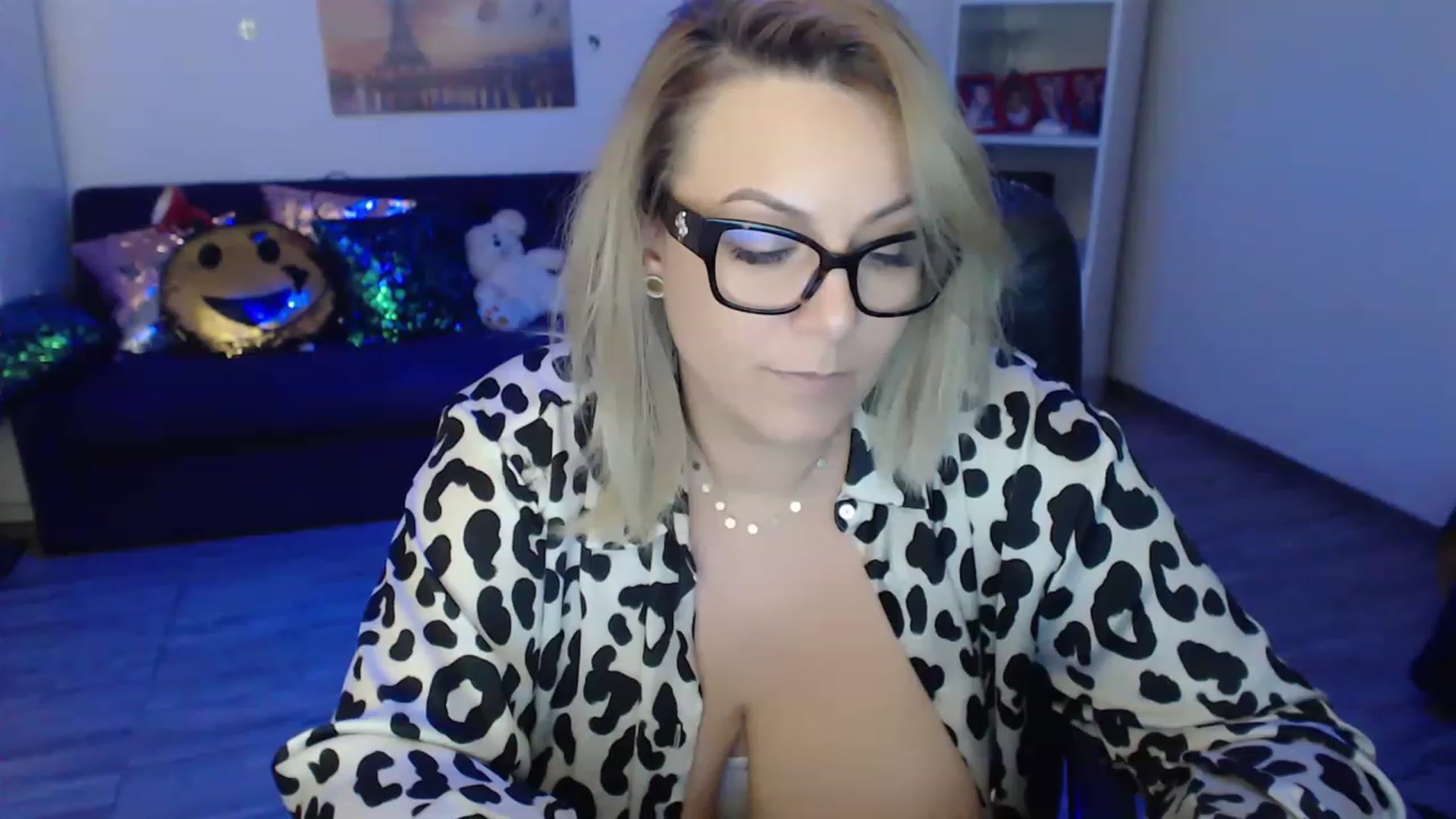 Gallery image thumbnail from A_baby_Boo's myfreecams stream on, 02/06/2023, 15:54 image 9 of 20