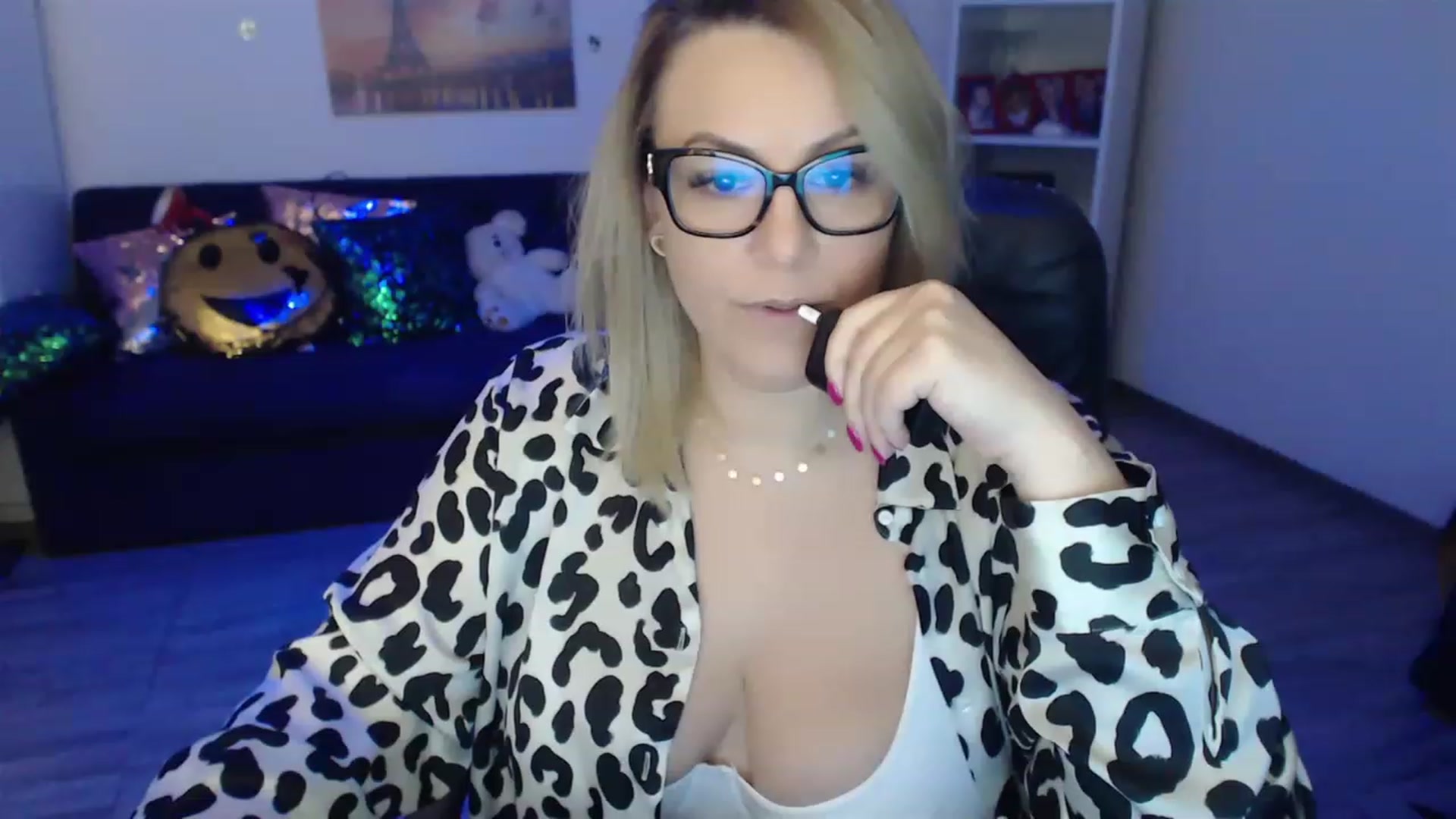 Gallery image thumbnail from A_baby_Boo's myfreecams stream on, 02/06/2023, 15:54 image 15 of 20