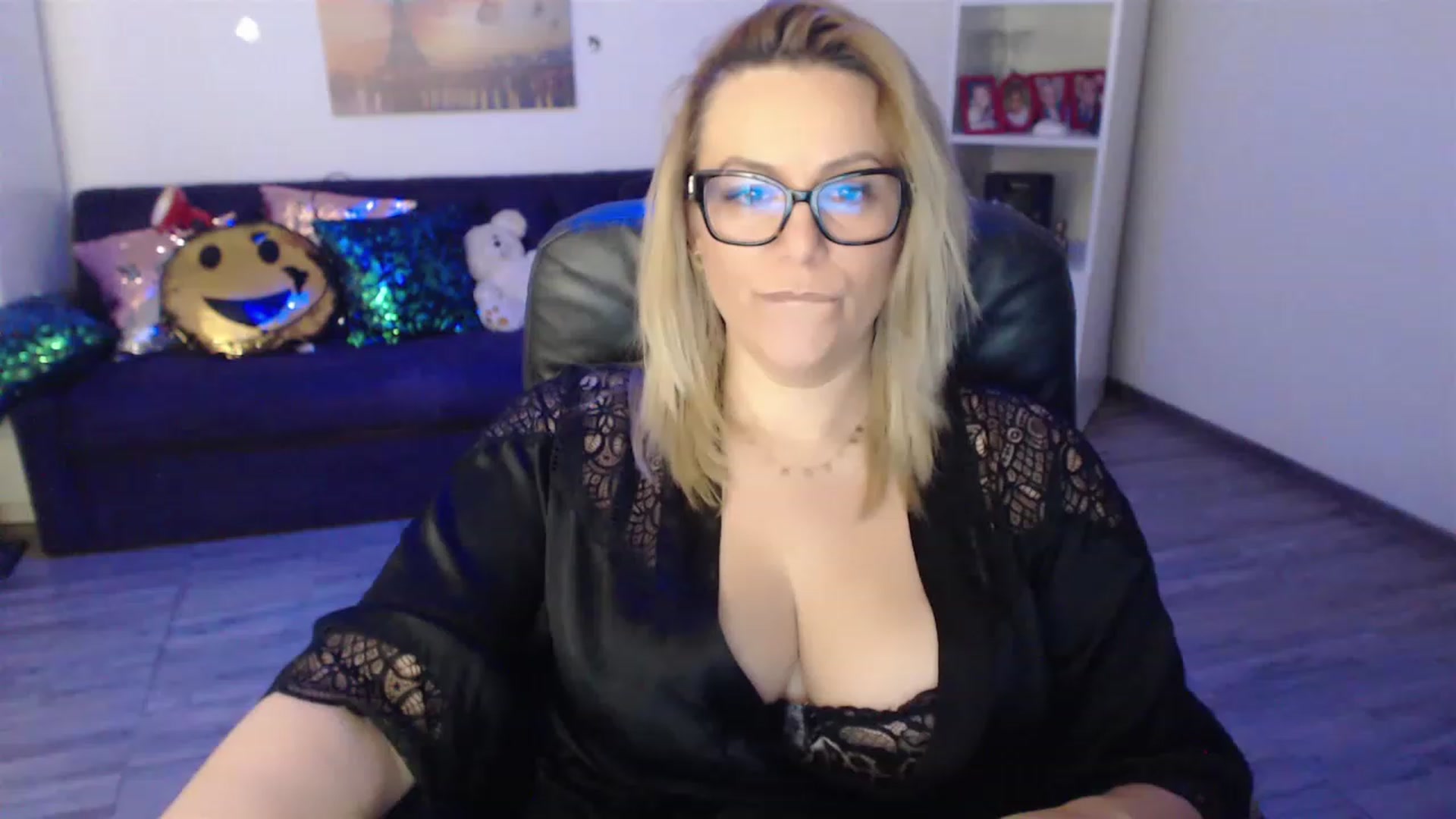 Gallery image thumbnail from A_baby_Boo's myfreecams stream on, 02/06/2023, 21:10 image 16 of 20