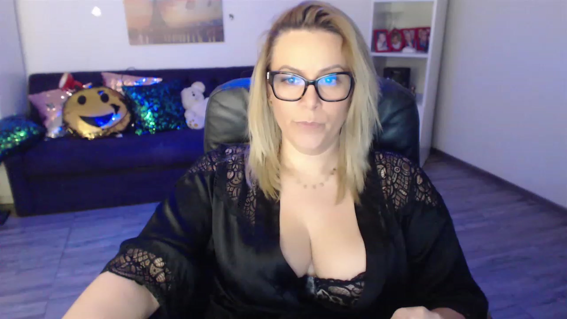 Gallery image thumbnail from A_baby_Boo's myfreecams stream on, 02/06/2023, 21:10 image 14 of 20