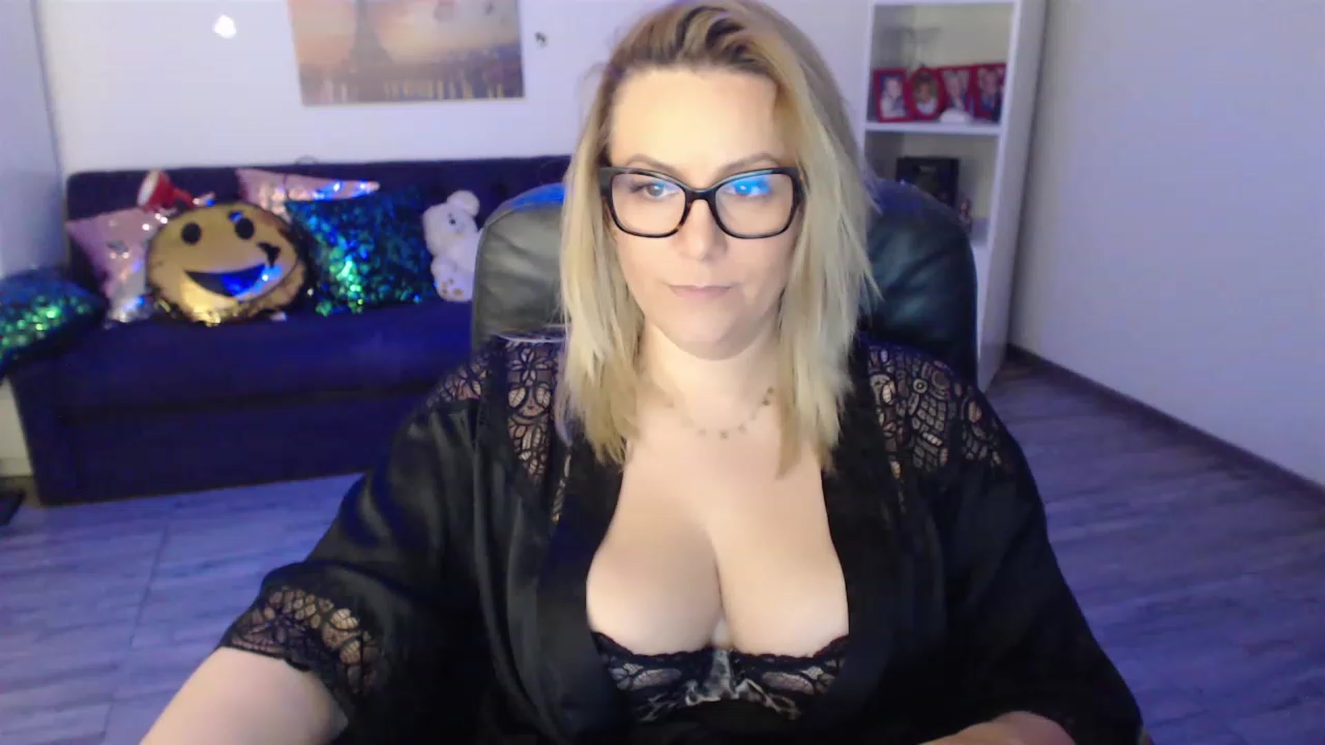 Gallery image thumbnail from A_baby_Boo's myfreecams stream on, 02/06/2023, 21:10 image 5 of 20