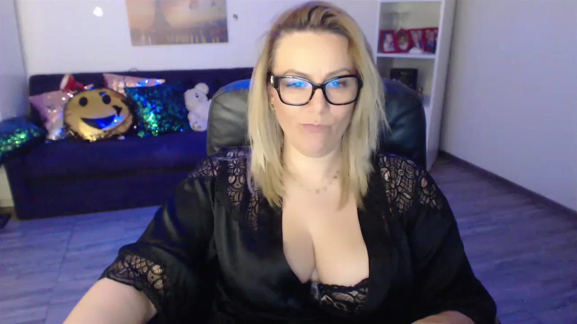 Gallery image thumbnail from A_baby_Boo's myfreecams stream on, 02/06/2023, 21:10 image 11 of 20