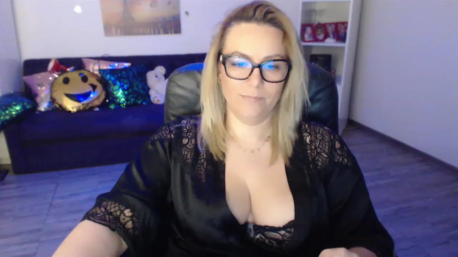 Gallery image thumbnail from A_baby_Boo's myfreecams stream on, 02/06/2023, 21:10 image 12 of 20