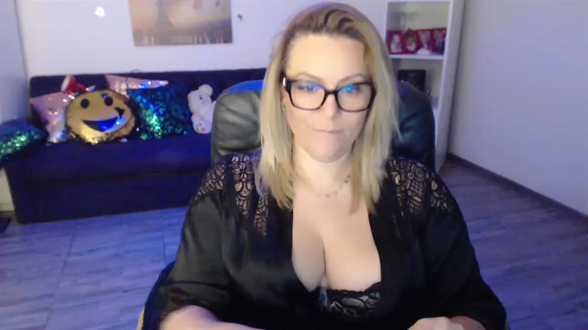 Gallery image thumbnail from A_baby_Boo's myfreecams stream on, 02/06/2023, 21:10 image 18 of 20