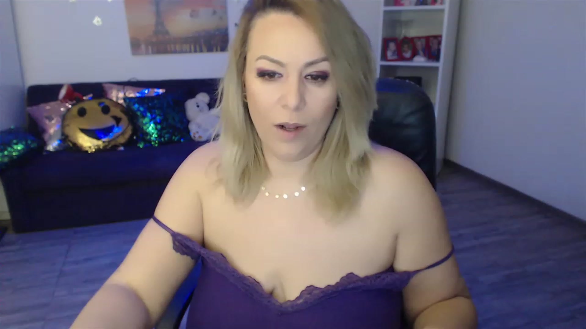 Gallery image thumbnail from A_baby_Boo's myfreecams stream on, 02/07/2023, 19:54 image 13 of 20