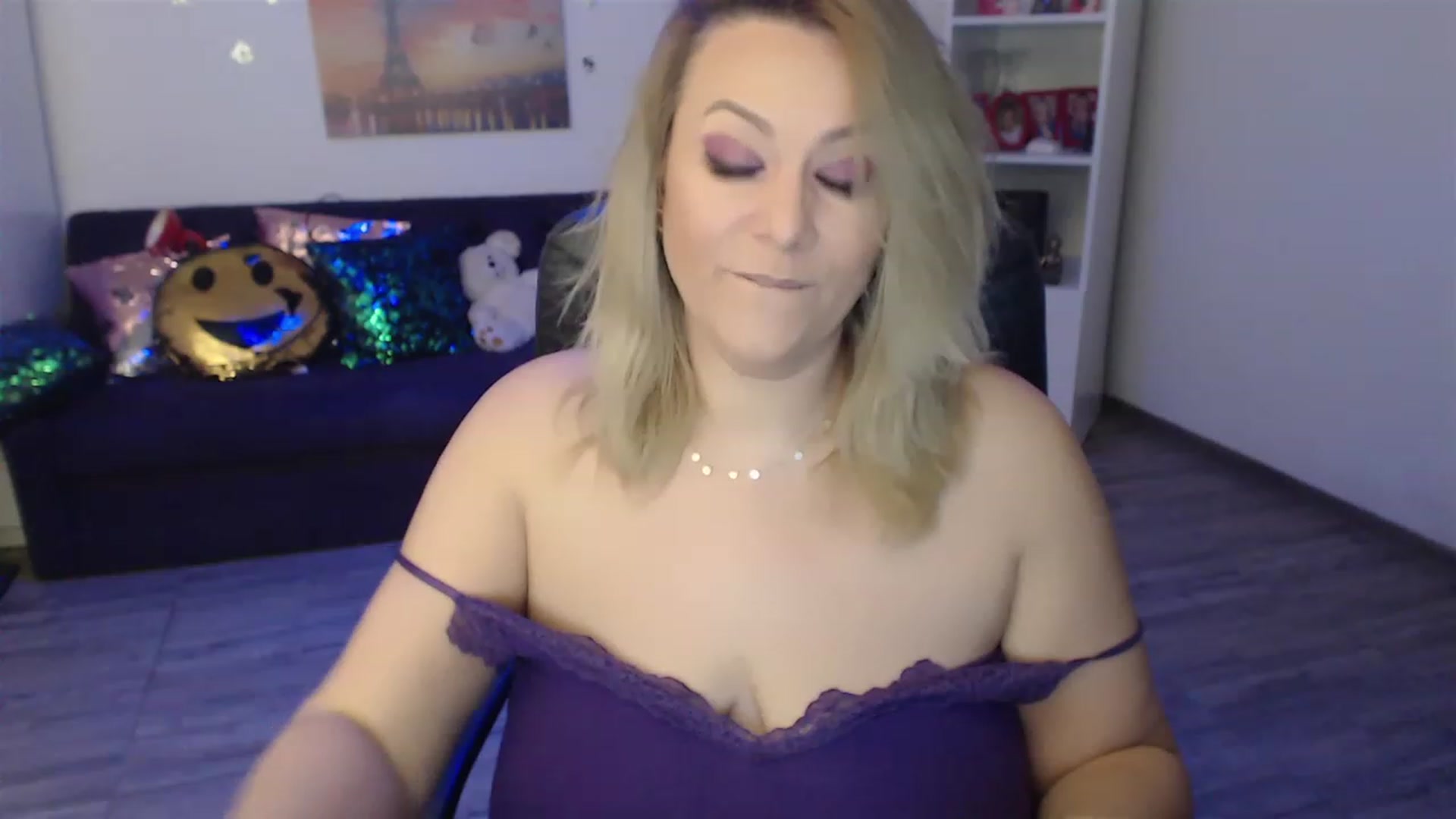 Gallery image thumbnail from A_baby_Boo's myfreecams stream on, 02/07/2023, 19:54 image 10 of 20