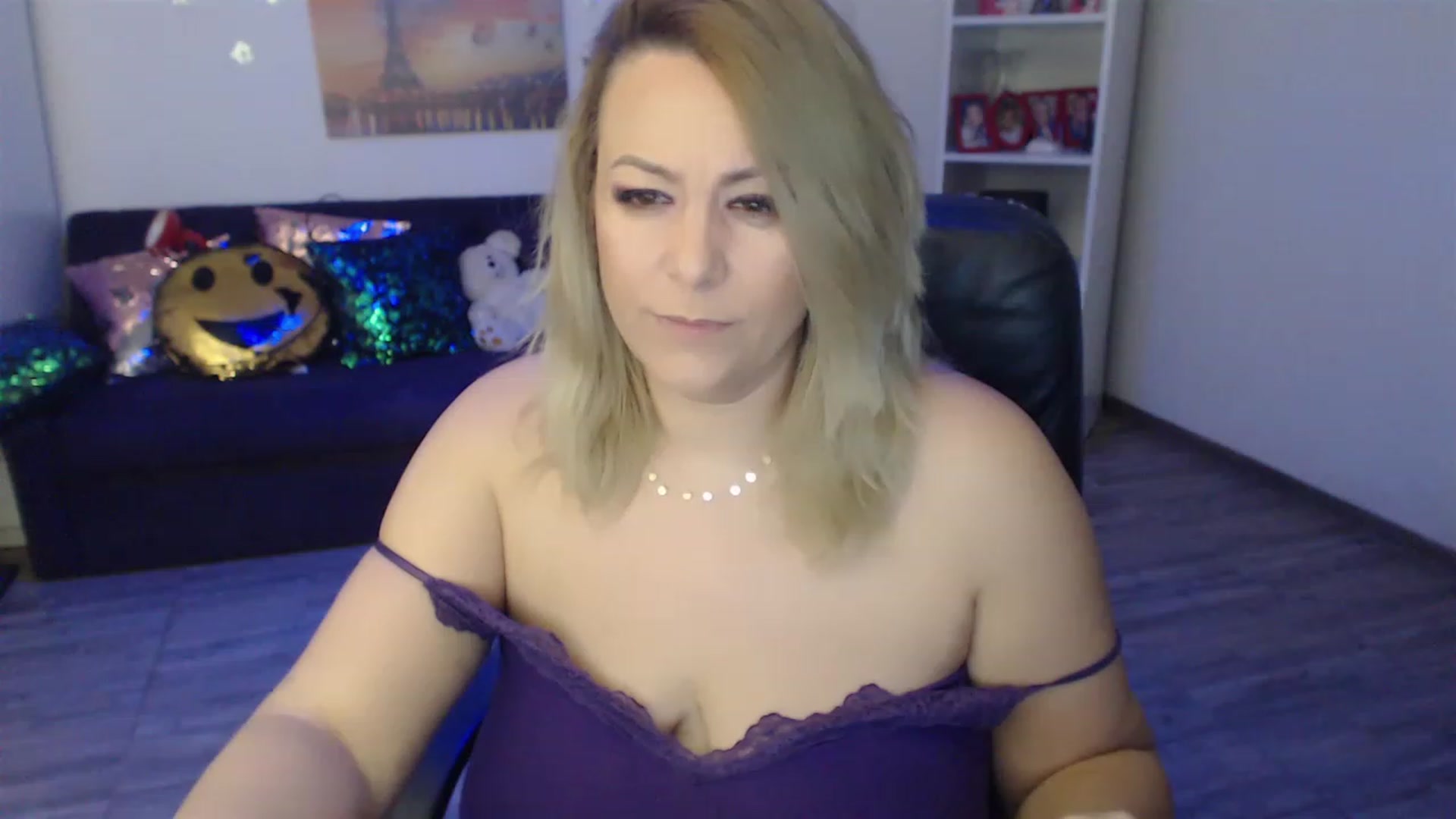 Gallery image thumbnail from A_baby_Boo's myfreecams stream on, 02/07/2023, 19:54 image 16 of 20