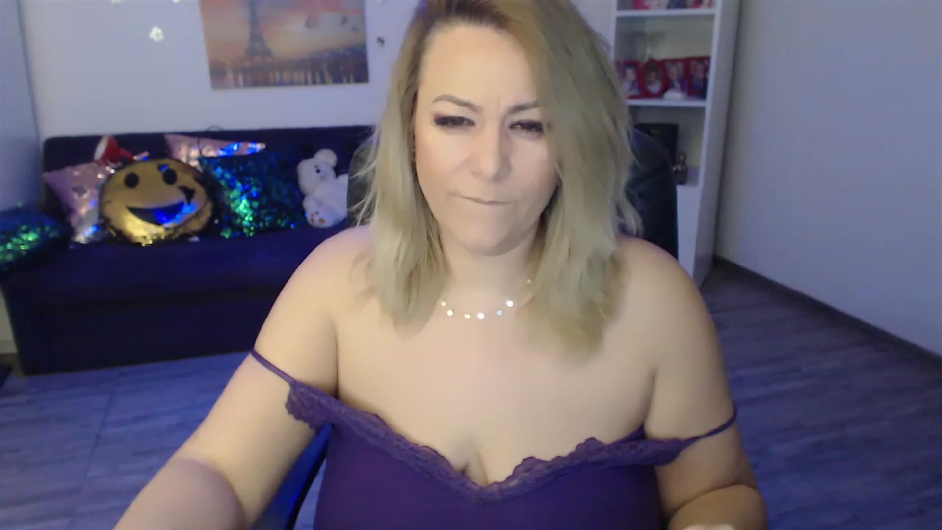 Gallery image thumbnail from A_baby_Boo's myfreecams stream on, 02/07/2023, 19:54 image 12 of 20