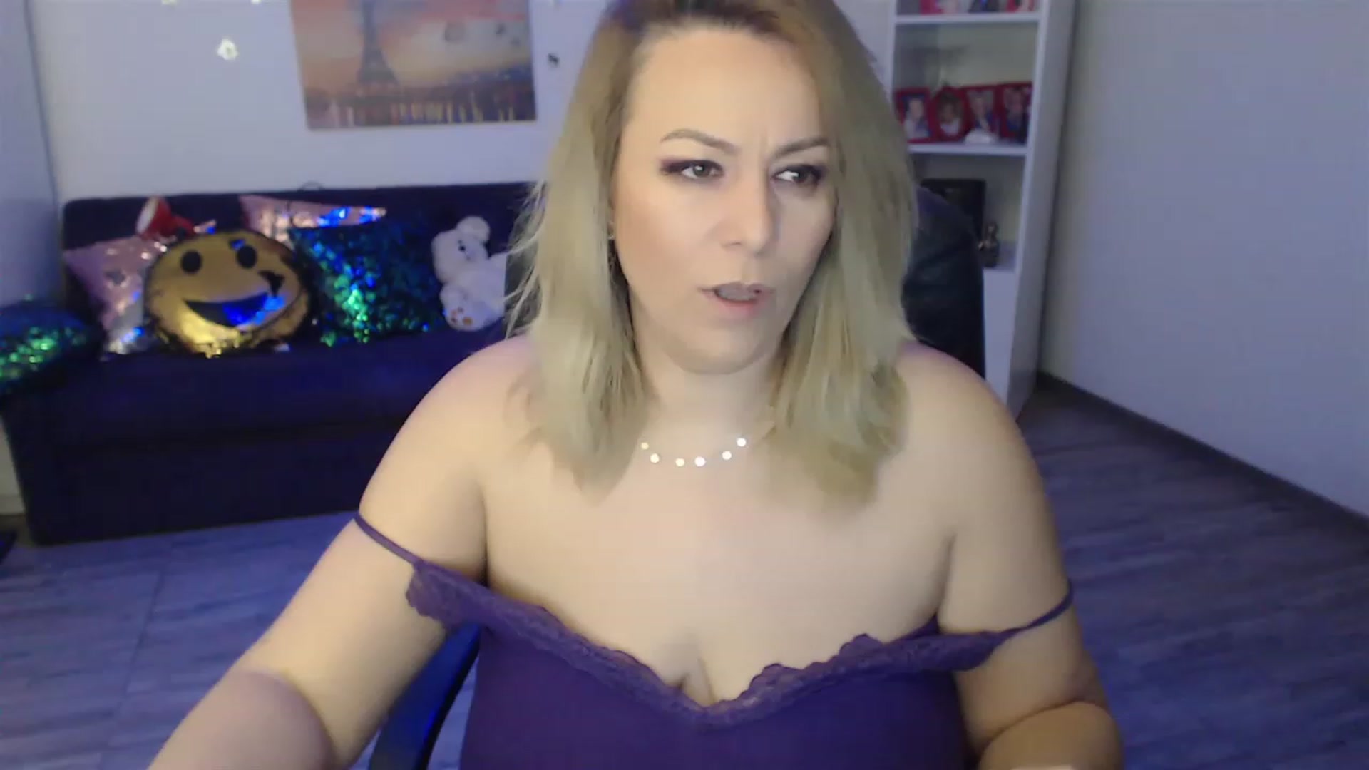 Gallery image thumbnail from A_baby_Boo's myfreecams stream on, 02/07/2023, 19:54 image 11 of 20