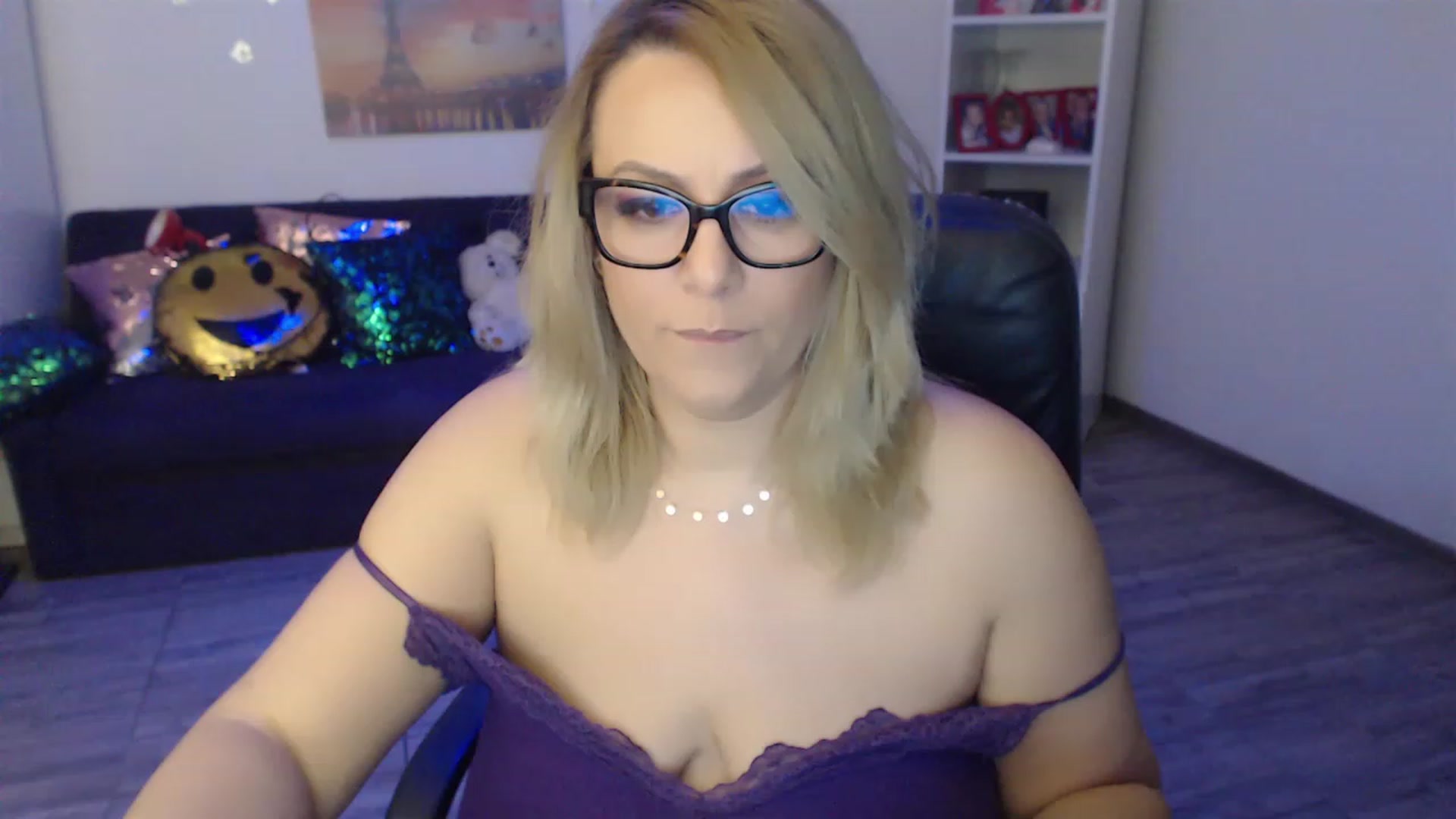 Gallery image thumbnail from A_baby_Boo's myfreecams stream on, 02/07/2023, 20:18 image 17 of 20