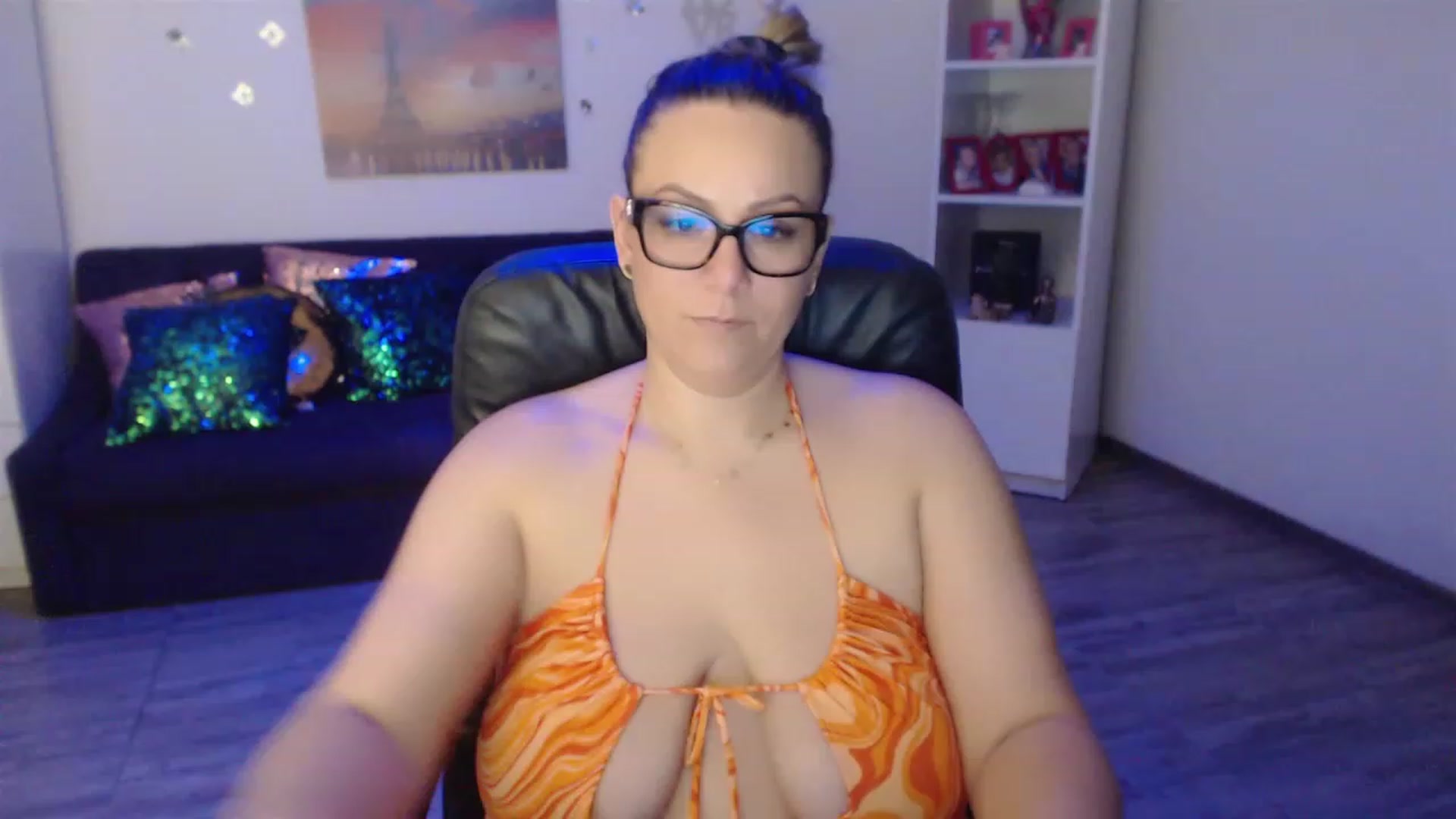 Gallery image thumbnail from A_baby_Boo's myfreecams stream on, 02/09/2023, 21:17 image 5 of 20